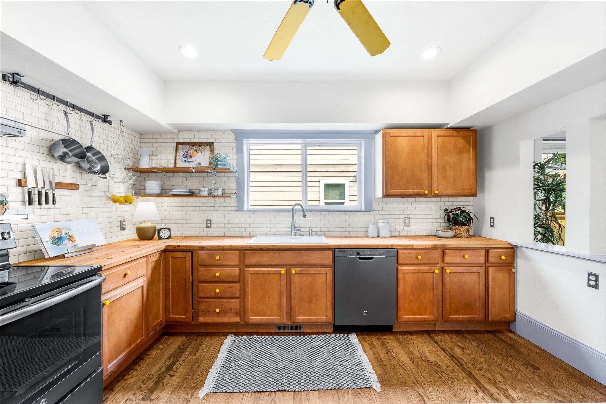 23-260805 4929 SW 63rd Ave - 031.jpg