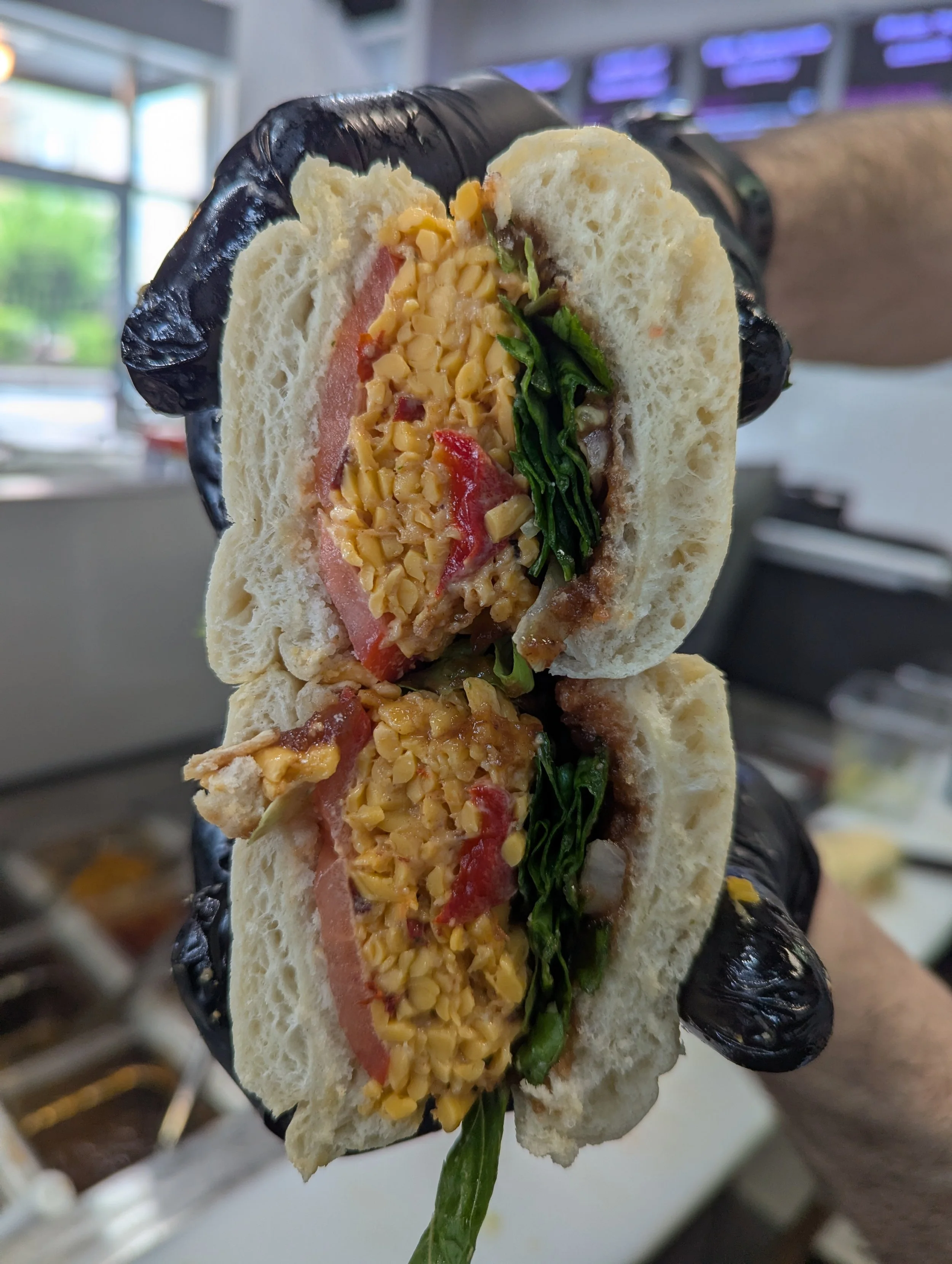 All Eyes On Cheese Sandwich-(Vegetarian)
Pimento cheese, lettuce, tomato, Doritos, Apple Butter jam