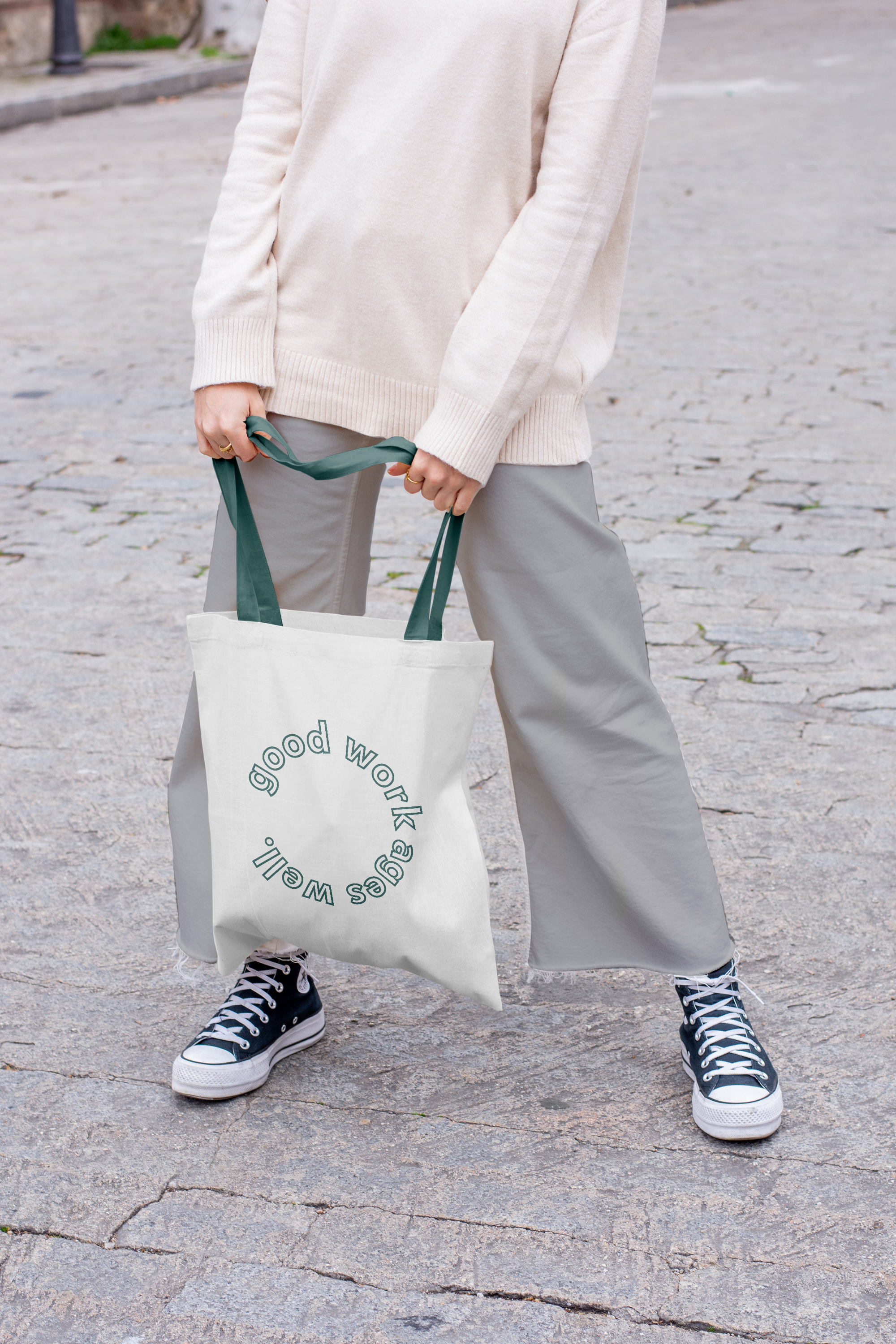 Free Fashion Canvas Bag Mockup.png
