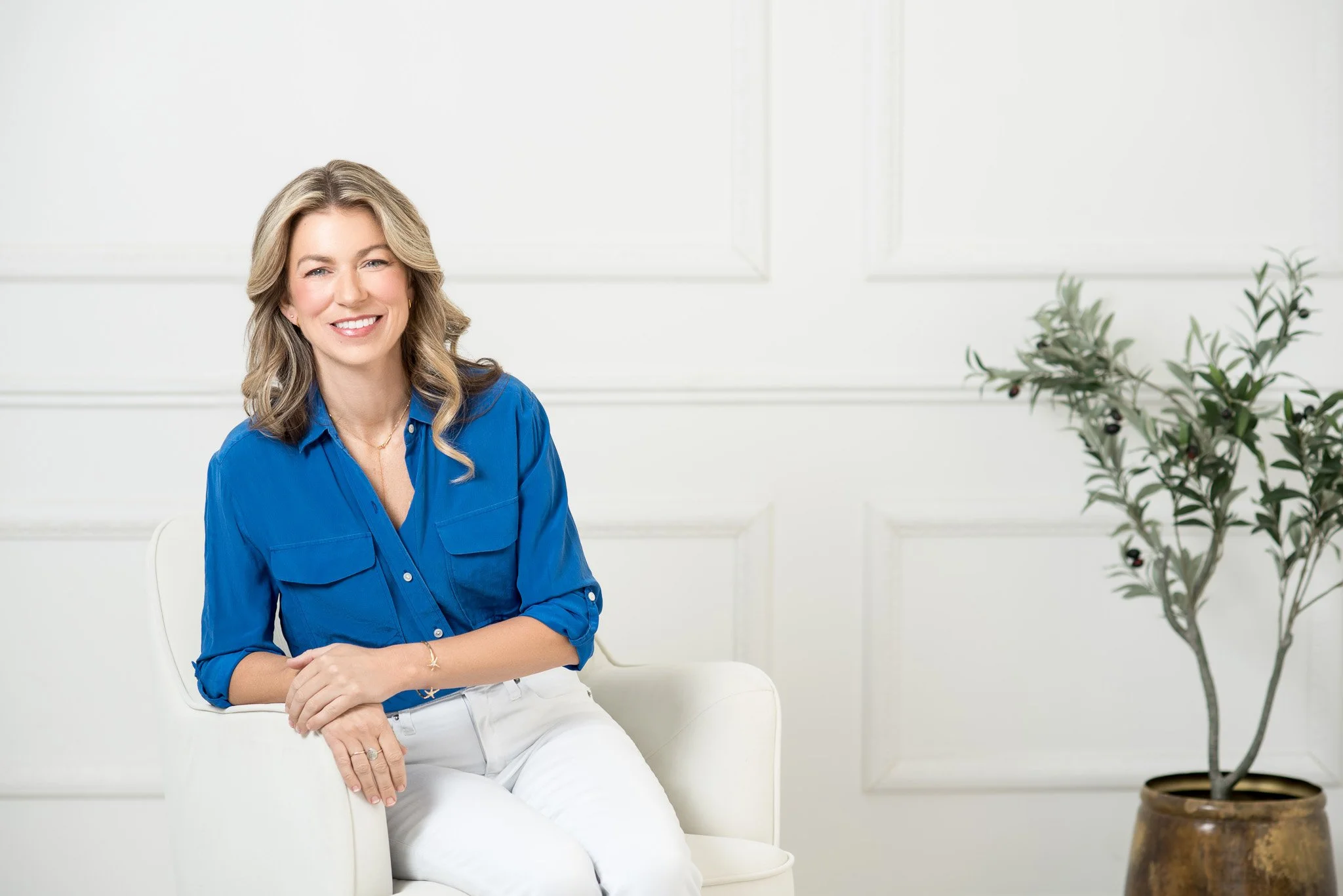 Alexandria VA Luxury Realtor Lifestyle Headshots_by Lauren Barkume (2 of 7).jpg