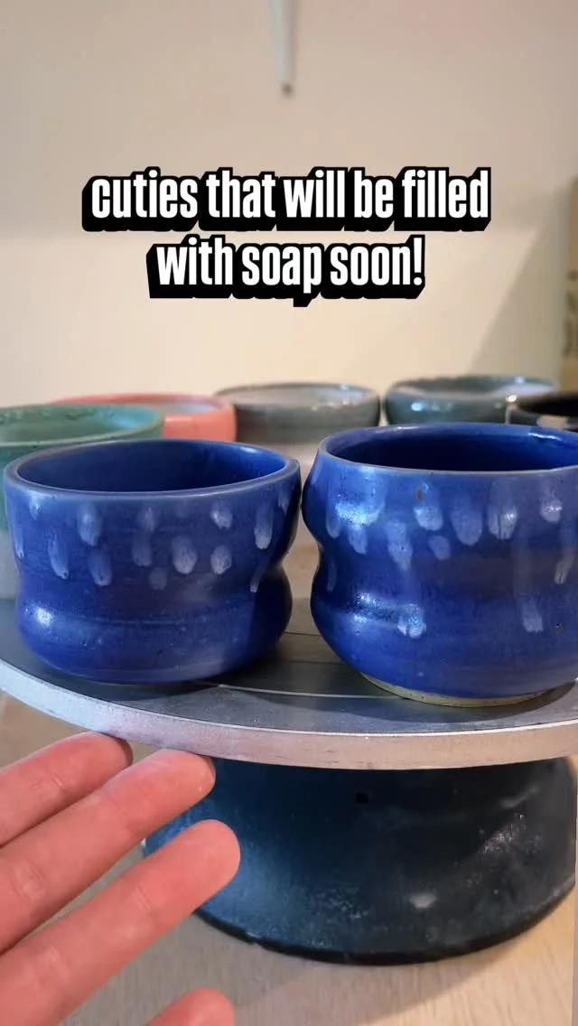 more fun glazes on these cutie soap dishes that will be filled at @mamaandhapas! which one is your favorite!?
#ceramics #pottery #portlandceramics #portlandpottery #portland #portlandoregon #portlandartist #soapdishes