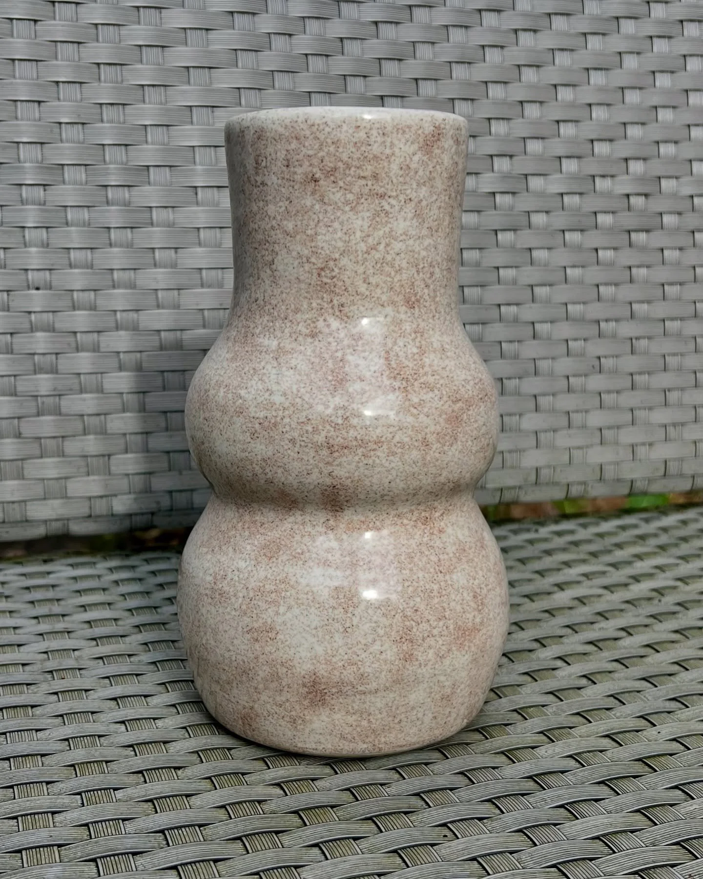 this vase 🤩 i am in my vase making phase and this is the first of many that are coming out! i love the curves and the simple oatmeal and white glaze. available on my website! 

#vase #oatmeal #pottery #portland #portlandpottery #portlandceramics #po