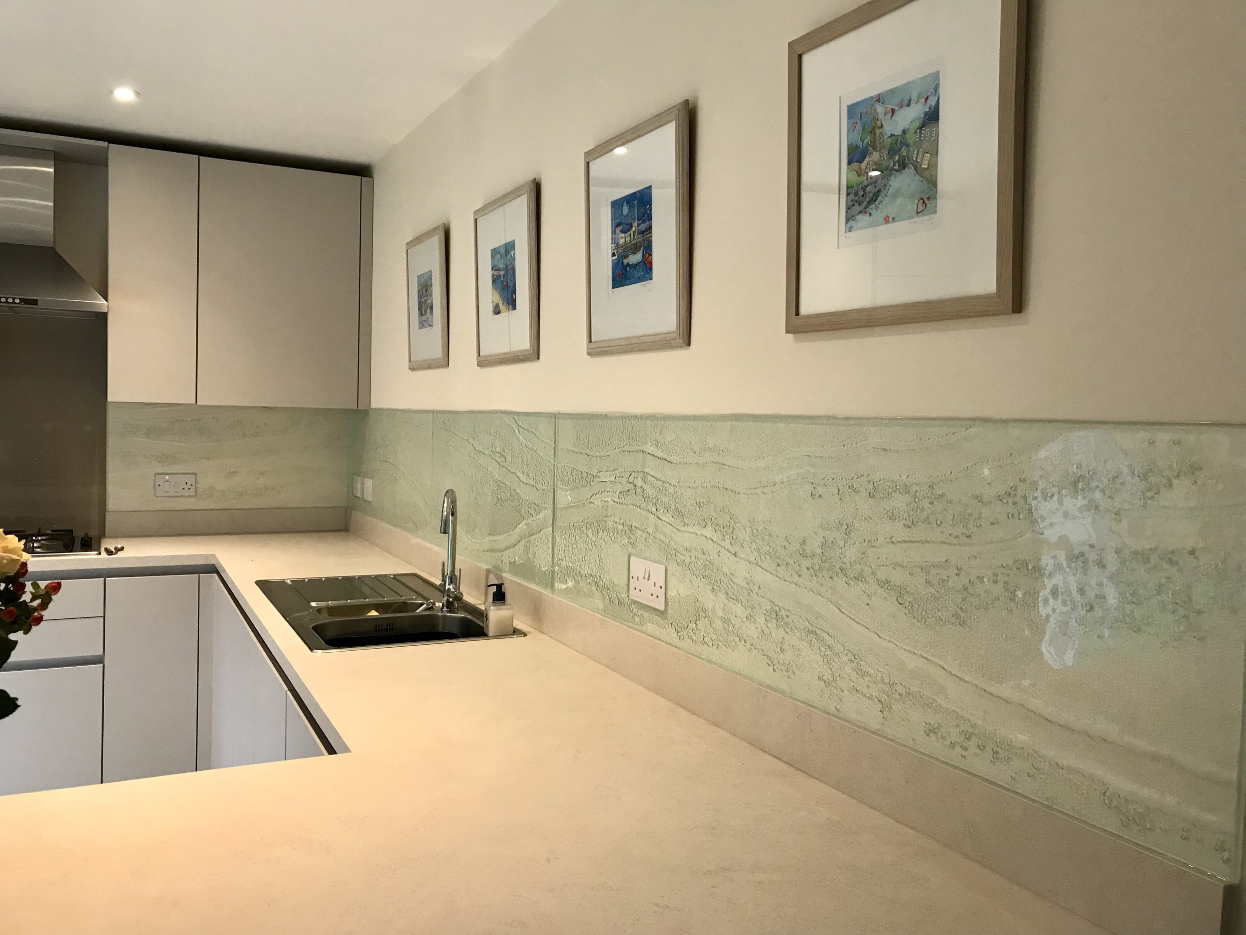 Jo Vincent glass textured shifting sands kitchen splashback