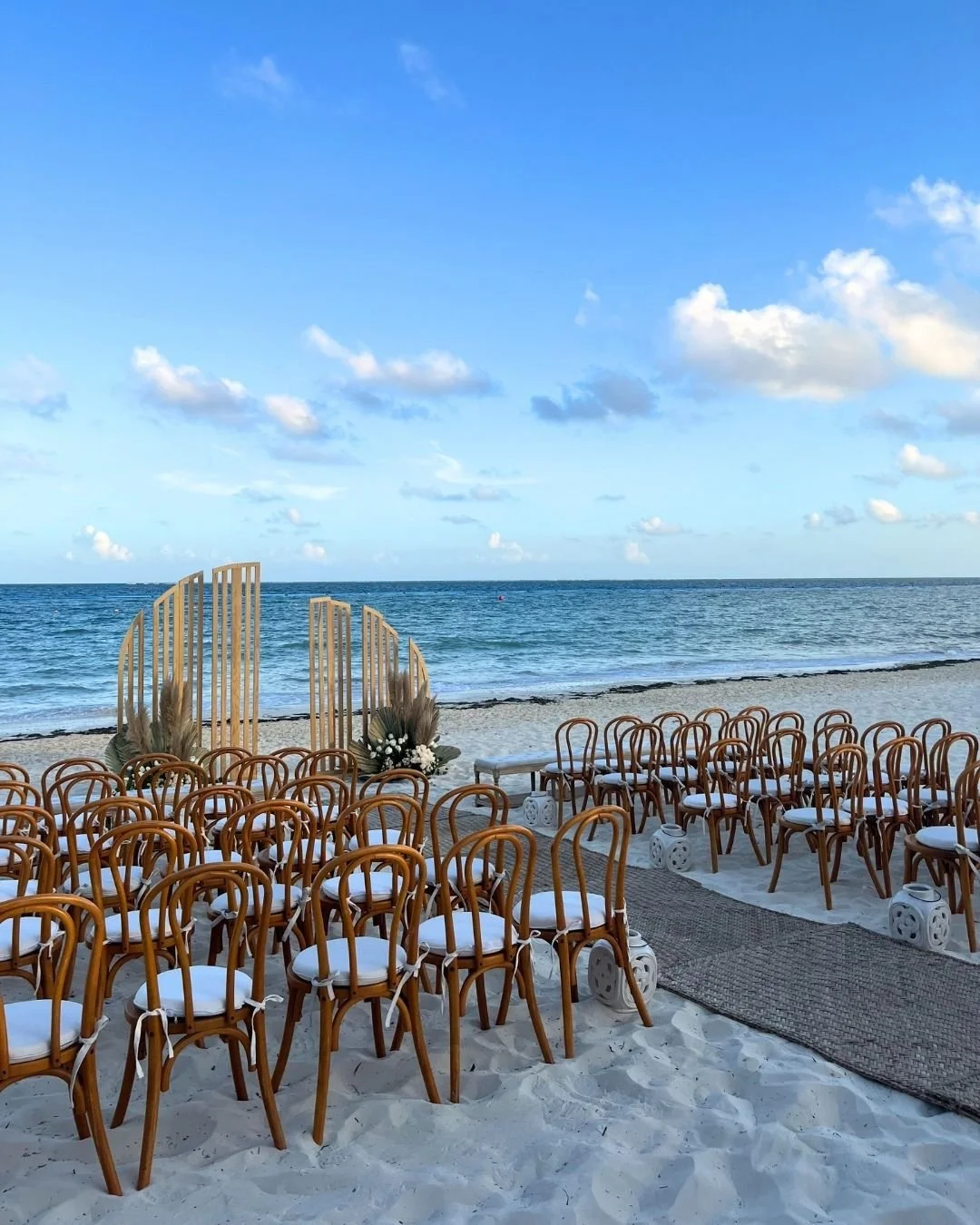 Picture your dream destination wedding here 💍.
🧑‍🍳 Catering
🌺 Decor
☀️ Atmosphere
All taken care of by me and Moon Palace The Grand-Cancun ☀️. Let me know if you're planning a destination wedding!
#TravelBetter #DestinationWedding #MoonPal