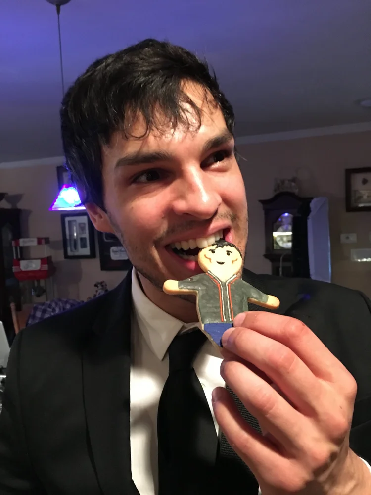 Chris Ross eats himself