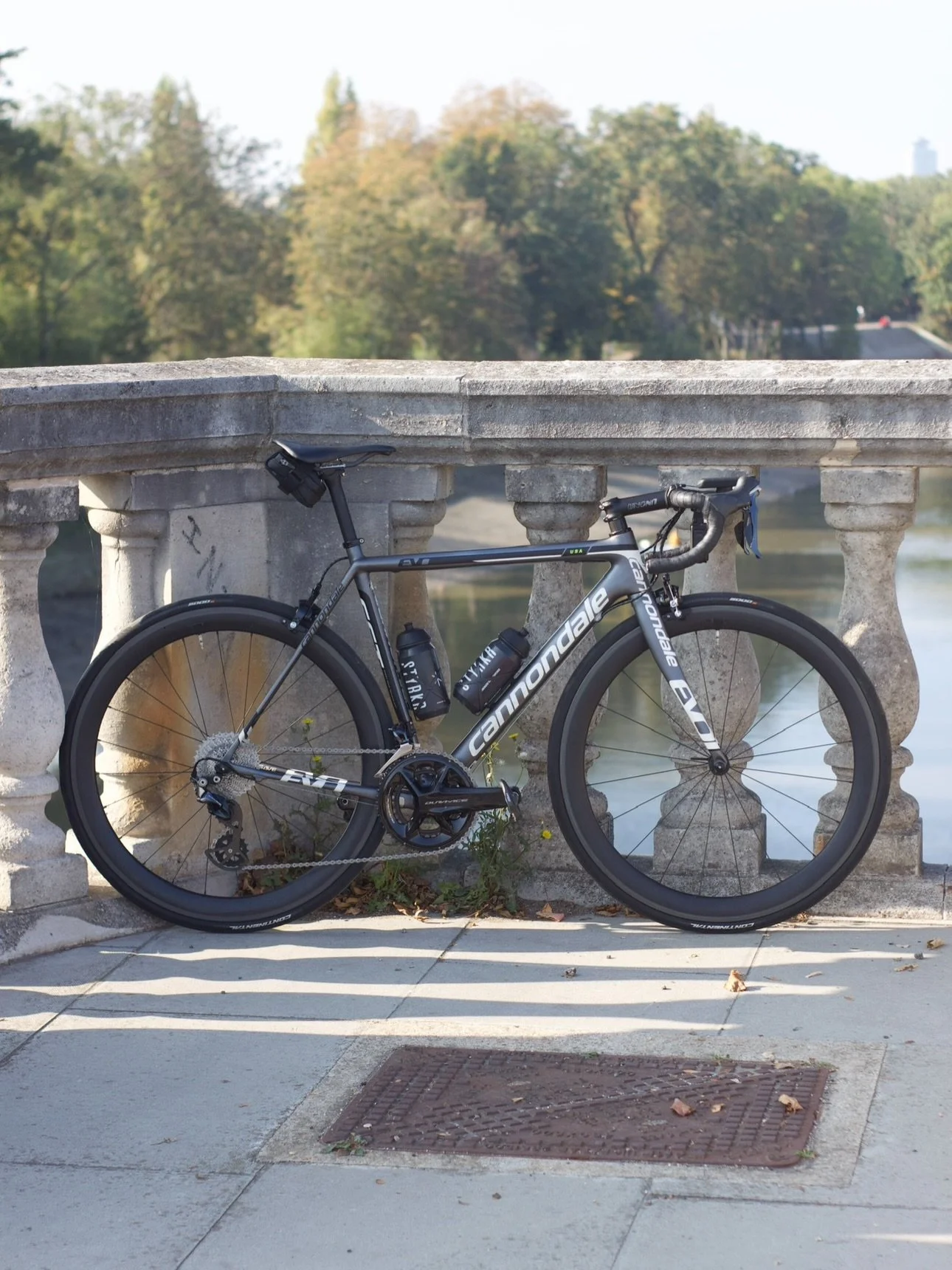 Old, but still very special.
This Cannondale SuperSix EVO has been lovingly looked after and is a perfect reminder that true performance never goes out of style. Precision engineering, silky-smooth shifting, and details that still make us smile every