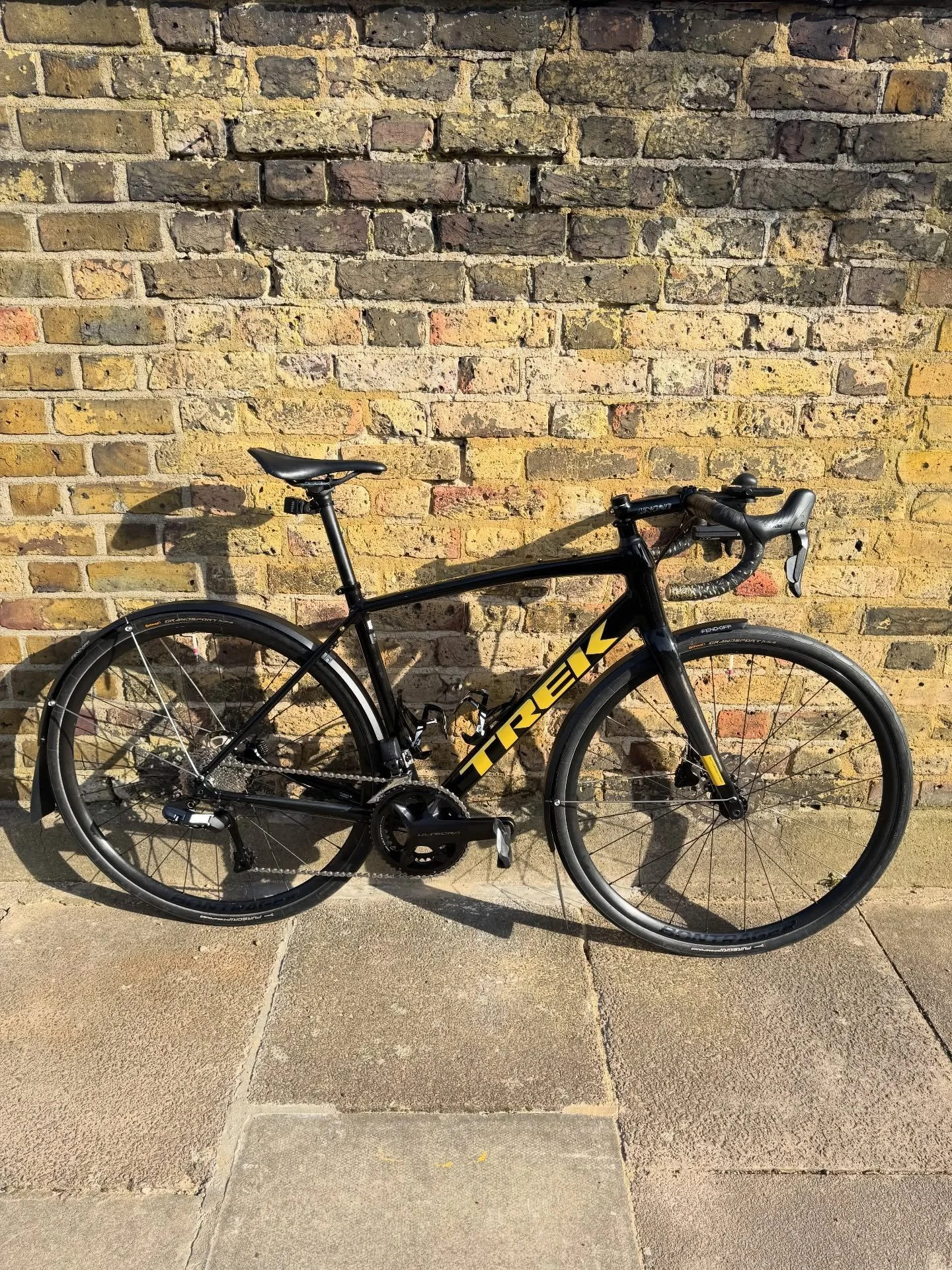 Built for speed and winter resilience: my custom Trek Domane aluminum frame is ready to roll. Paired with Bontrager aluminum wheels and a precise 12-speed electronic L-TWOO eR7 groupset (with an Ultegra chainset) it&rsquo;s a modern marvel. Topped of