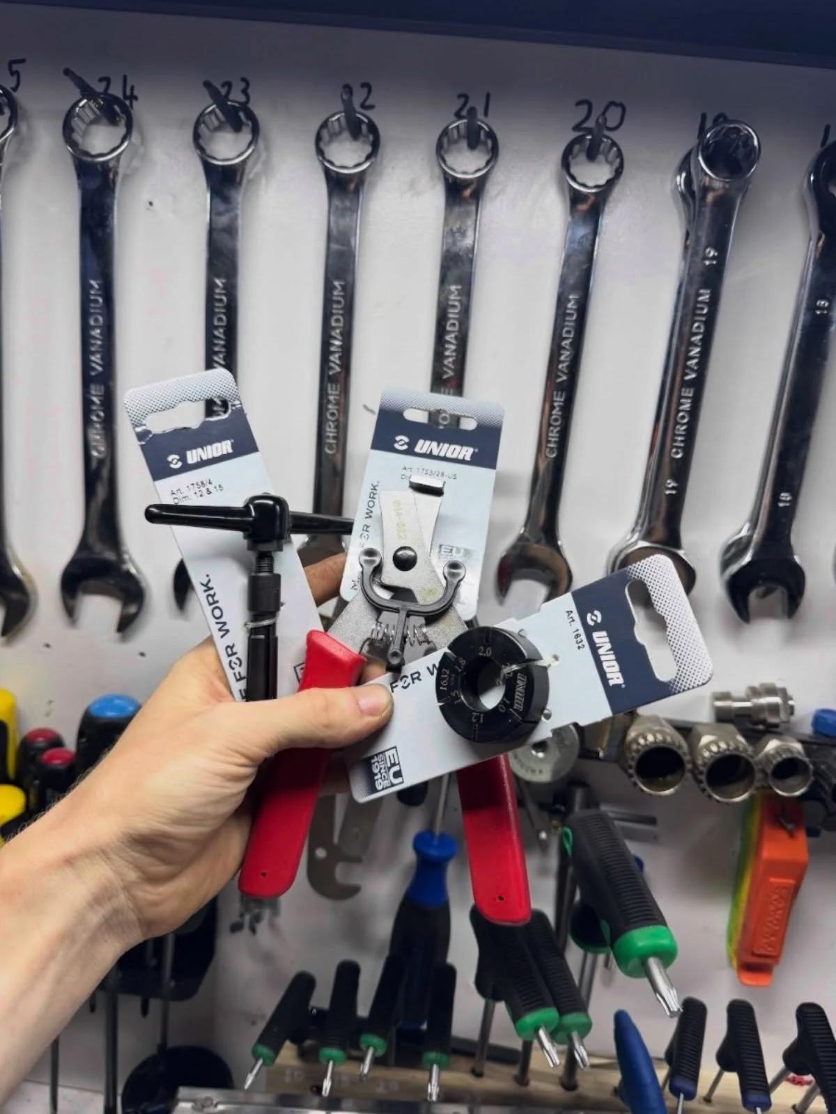 A few new additions to the toolbox from Union Tools. 👌

Picked up a flat spoke holder, a straight-pull round spoke holder for wheel truing, and a wheel end cap removal tool. The quality and finish on these are seriously impressive.

Looking forward 