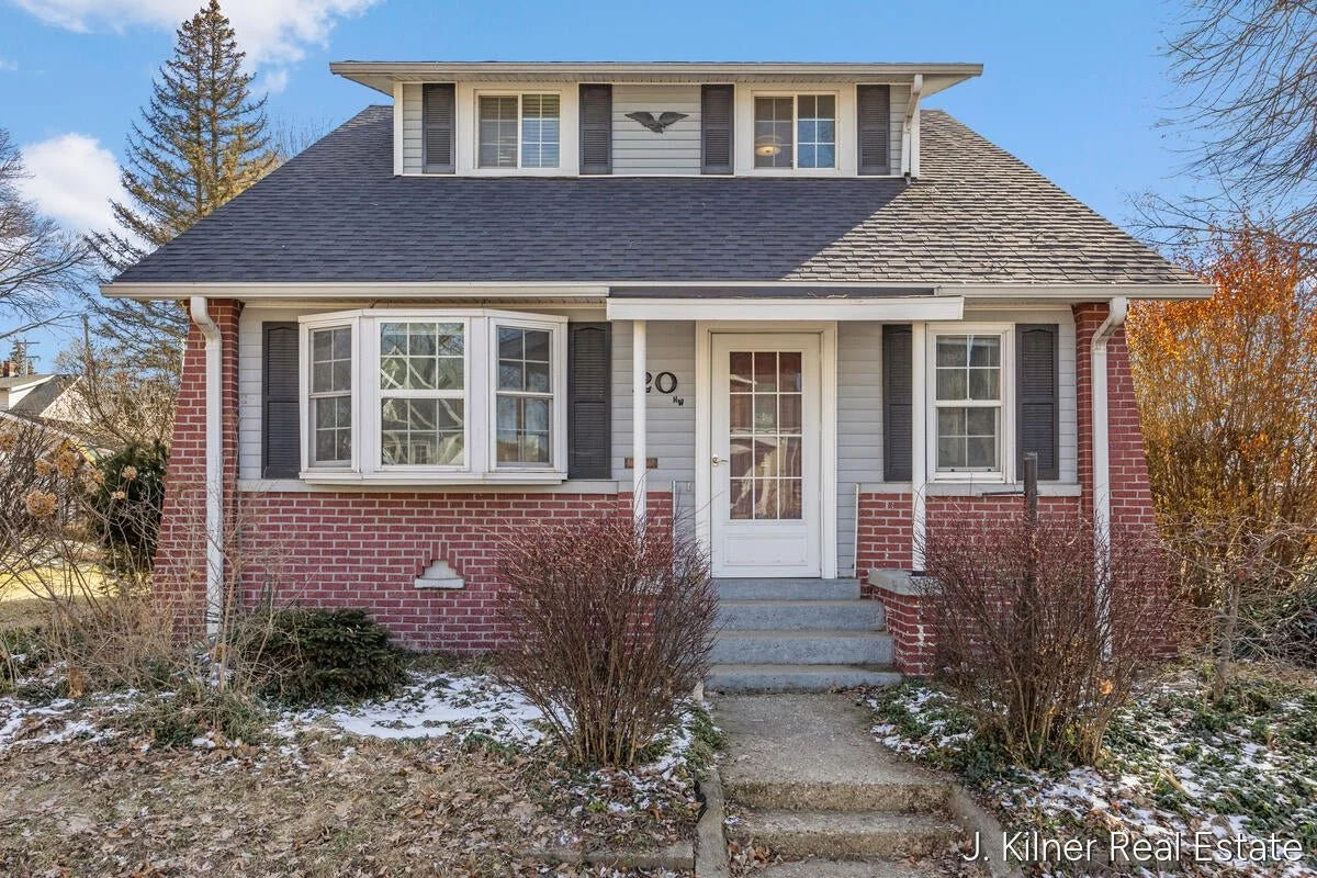 Craftsman Charmer!!                                                     20 Dean Street NW, Grand Rapids, MI 49505