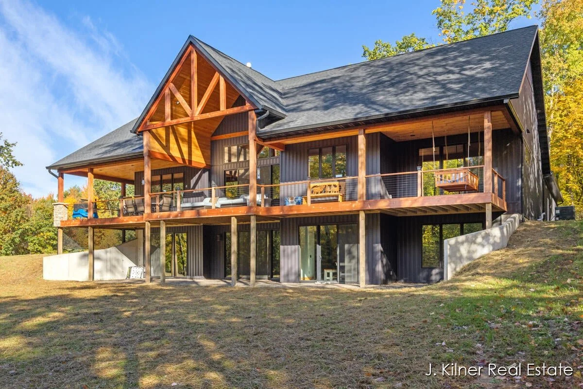 Gorgeous Private Retreat on 65 wooded acres!     *Only 30 min to Downtown GR* 