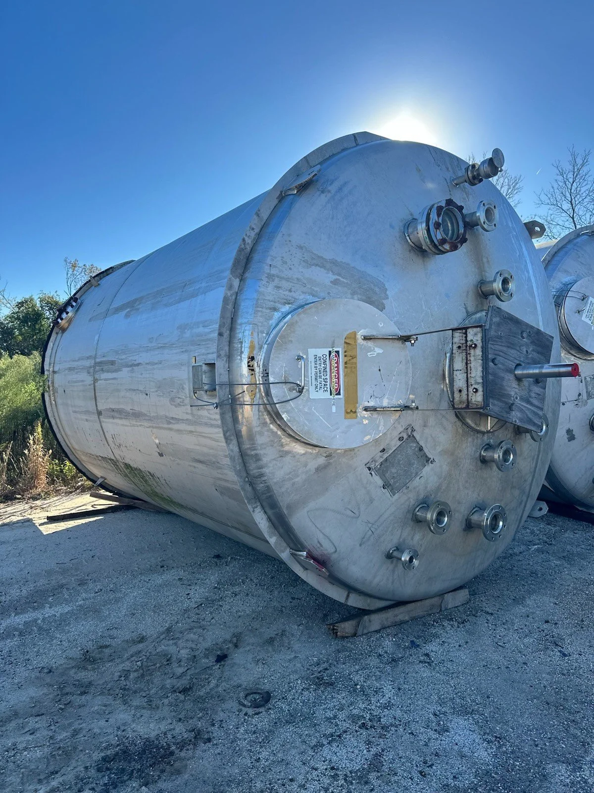 8000 gallon 316 SS tank with mixer and coils.jpg