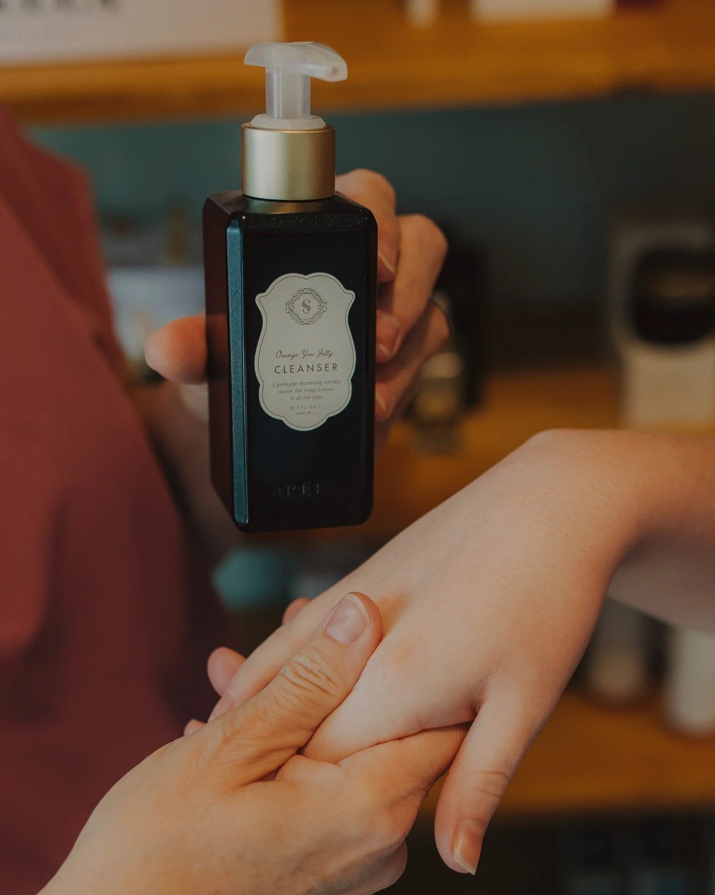 If your skin has been looking dull or tired&hellip; this is your sign.
Radiance Renewal Facial works from the inside out:
&bull; Deep hydration
&bull; Sculpting massage
&bull; Lymphatic drainage
&bull; Calming nervous system reset
It&rsquo;s not just