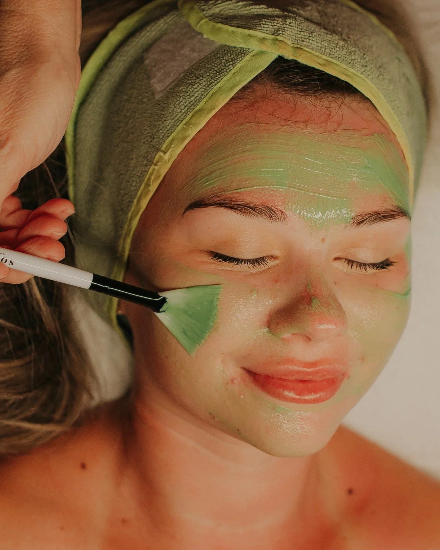 Glow &amp; Go has entered its busy season ✨
If you want glowing skin for:
&bull; Thanksgiving
&bull; Work parties
&bull; Holiday photos
&bull; Date night
Book it sooner rather than later 🤍
Quick. Gentle. Glassy glow.