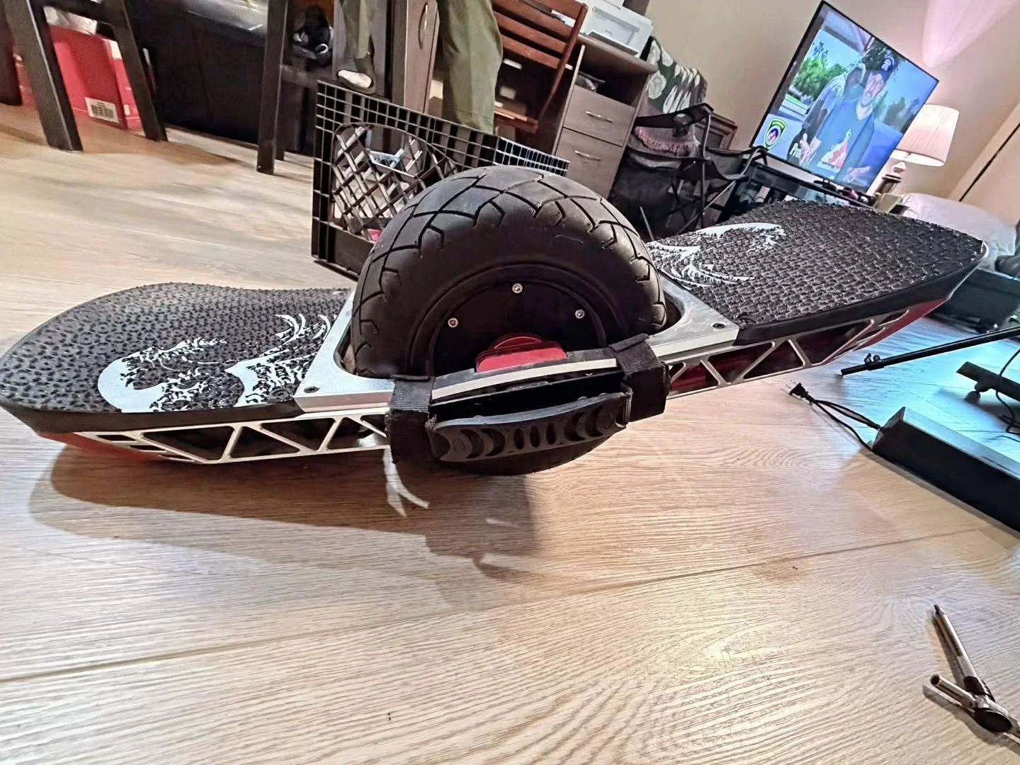 There's grip tape and then there's TPU grip tape by Sticky Feet.  No comparison 🎤🫳

#onewheel #onewheelnation #rideonewheel #stickyrider #GripTape