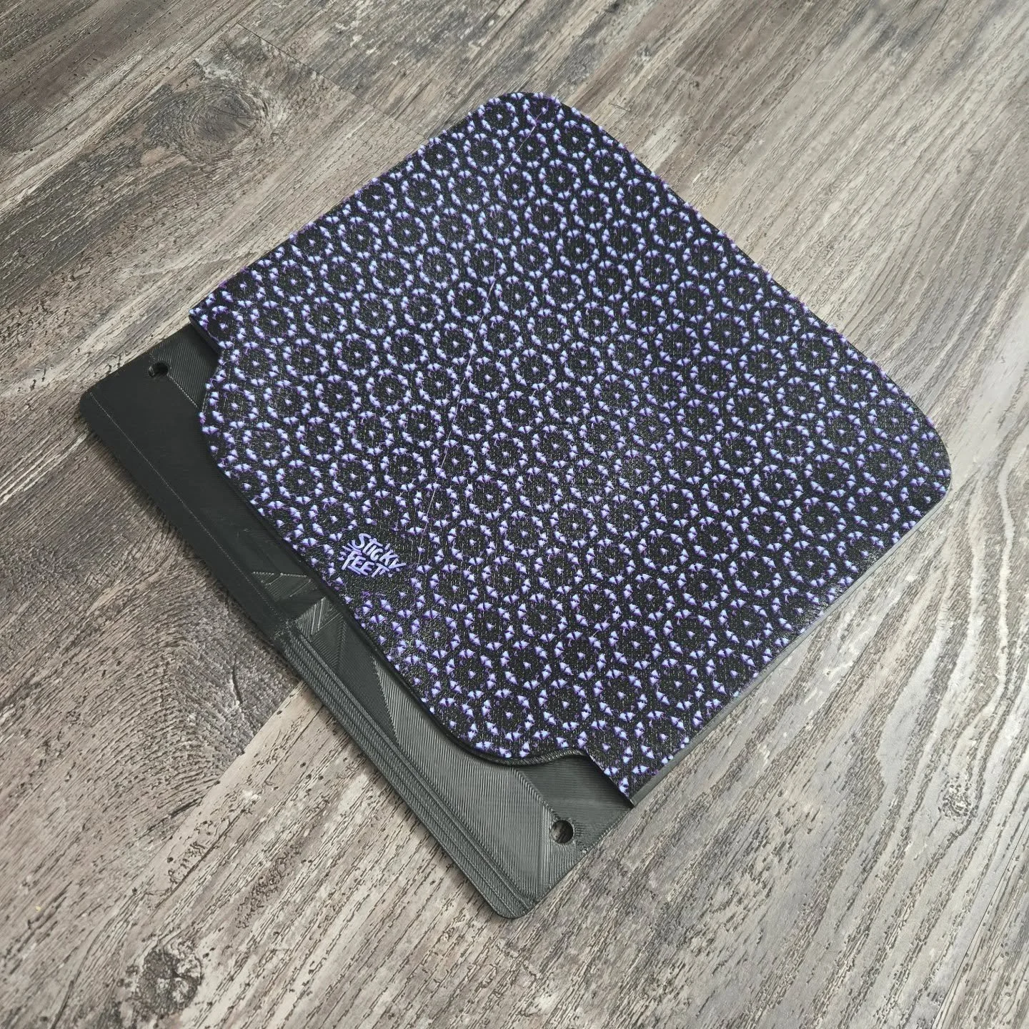 Our pyramid grip has arrived for EvoPad. Purchase separately and pair it with the EvoPad without integrated studded grip.  Always innovating, never imitating.

www.sticky-feet.com

#onewheel #onewheelnation #rideonewheel #onewheelgt #onewheelxr #onew