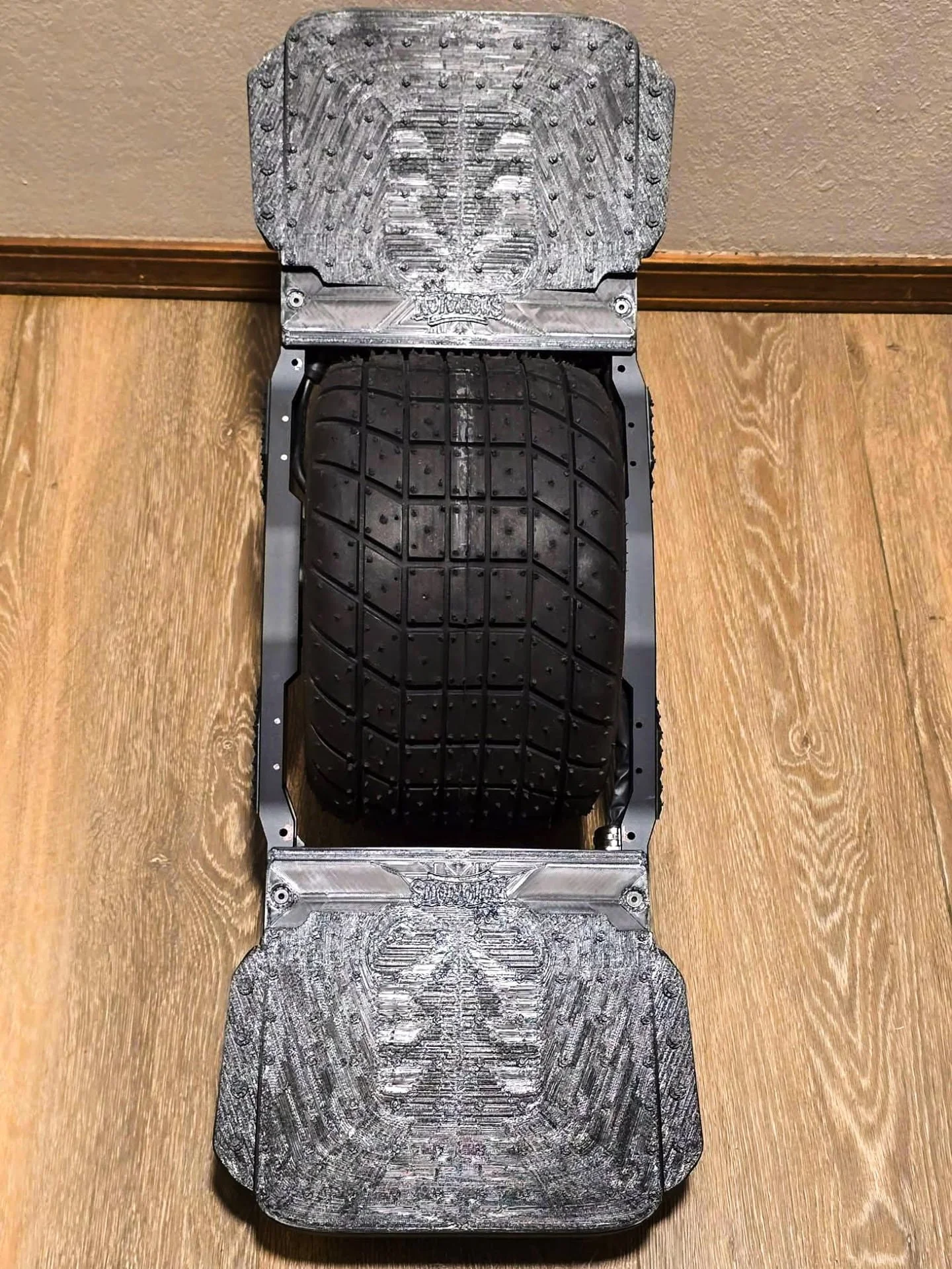 EvoPad Notorious, the 11.4" Ultrawide pad system with fully enclosed sensor and integrated TPU studded grip for #OnewheelGT and #OnewheelXR series of wheels is on track to ship preorders by March 16th, as promised.  Can't wait for you guys to en