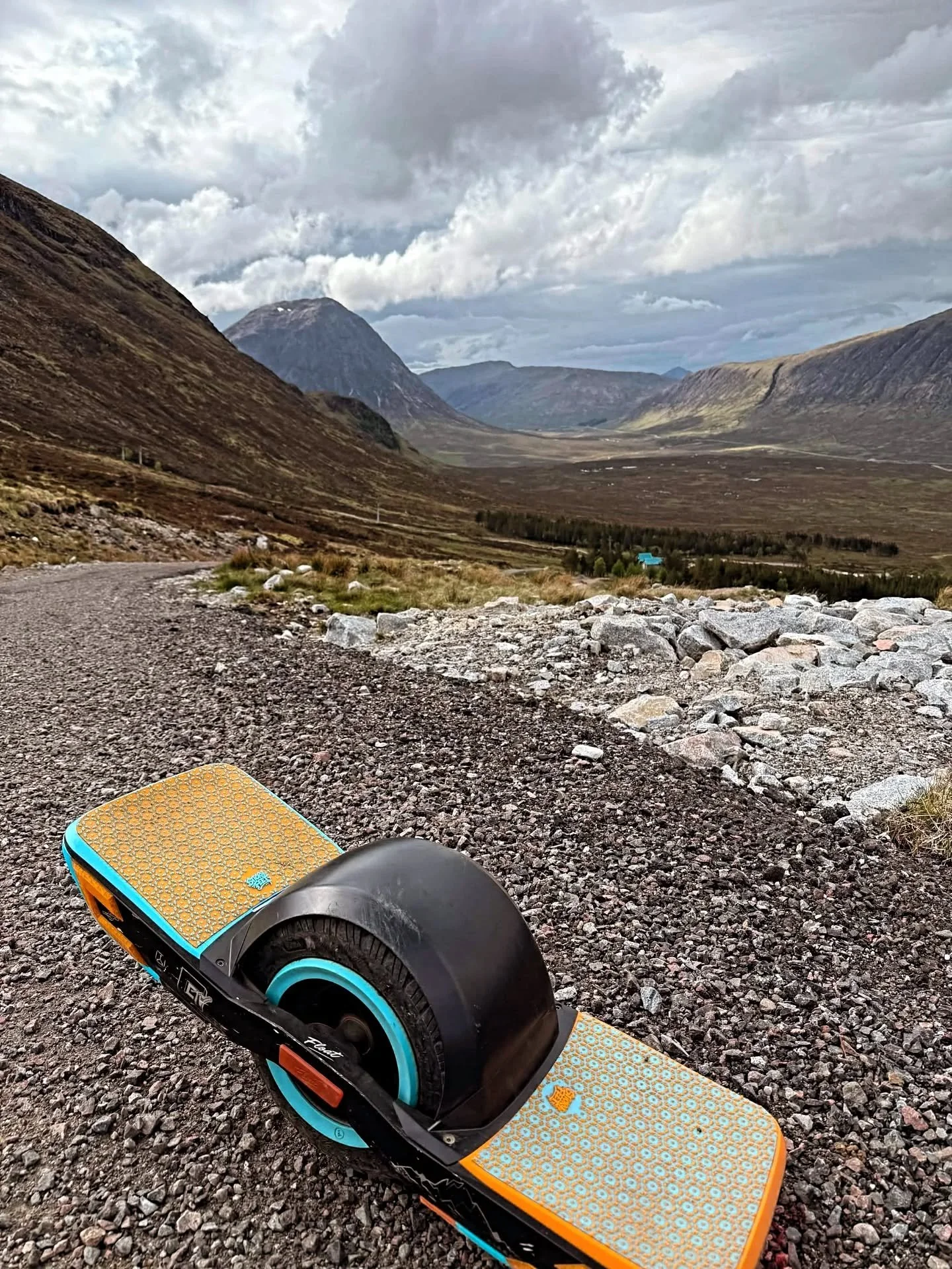 Thank you to our friend @aberdeenandy for this picture of EvoPad shredding trails on the other side of the pond.  Say goodbye to broken sensors and grip tape changes forever!

Shop now:
www.stickyfeet.co

#onewheeluk #onewheel #onewheelnation #rideon