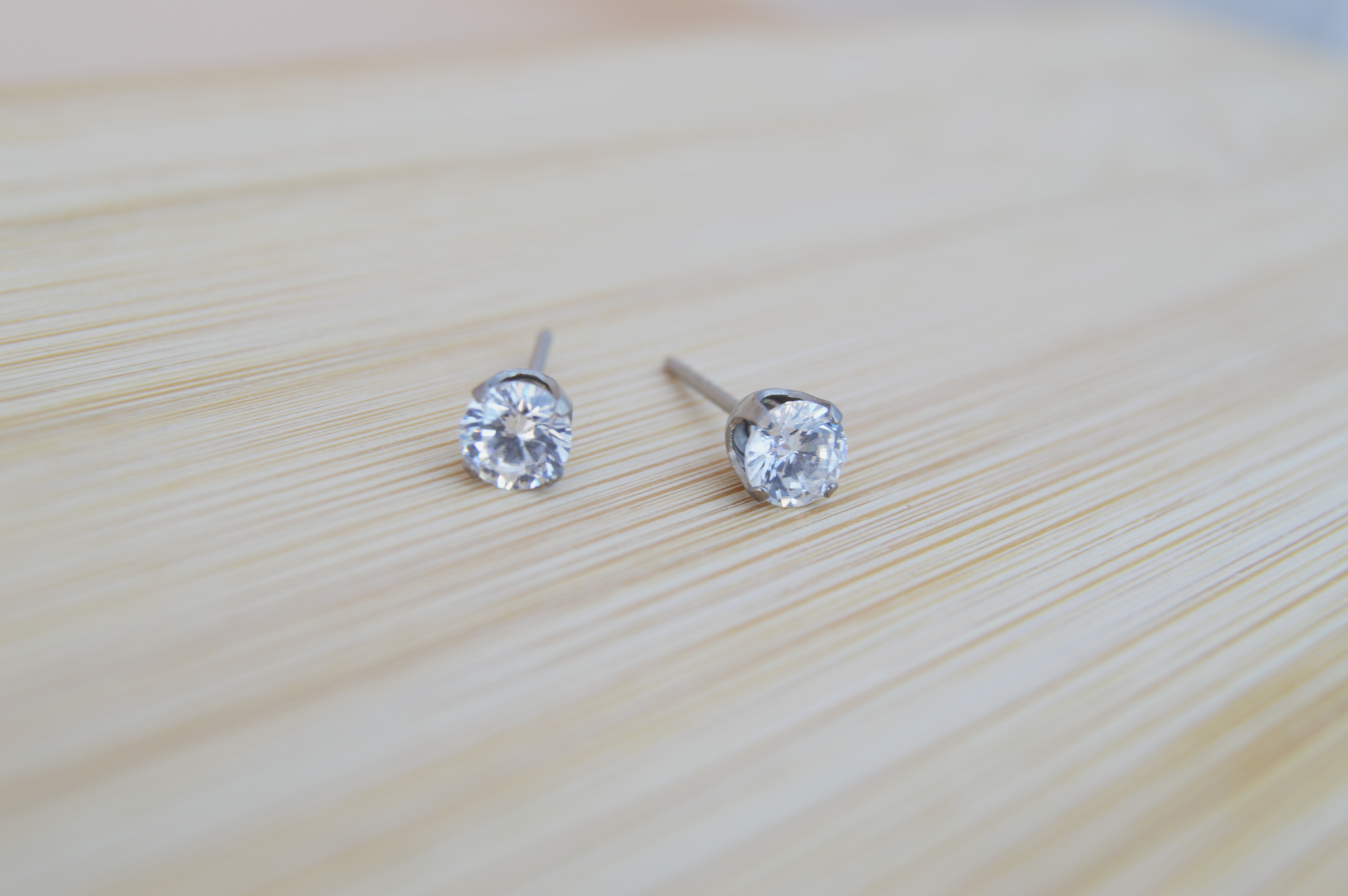 INR-181 SS 5mm Earring.png