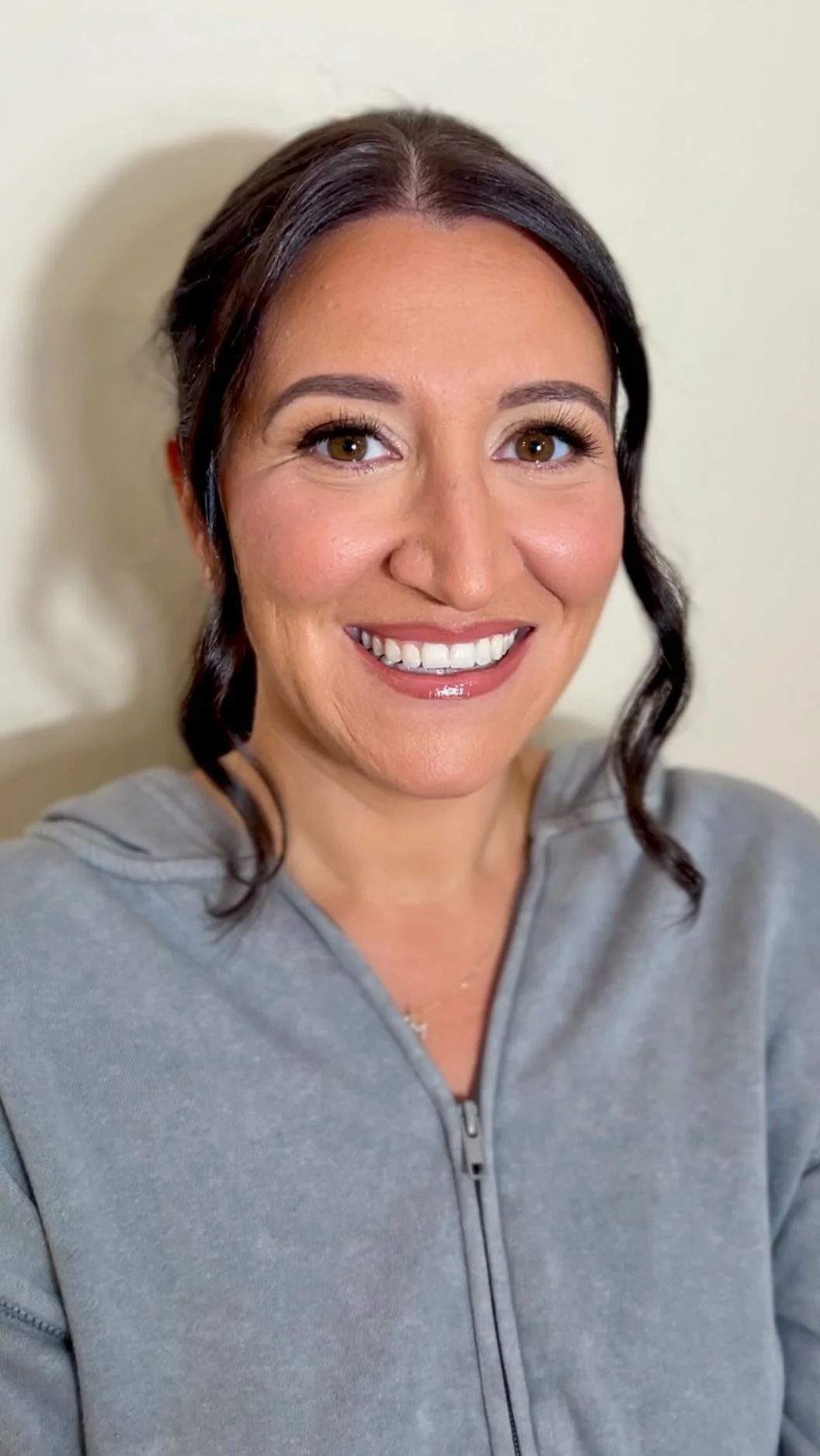 “Someone would hire you as their makeup artist for their event because your work speaks to both professionalism and personal enhancement. Here’s why your artistry would attract high-end clients:
1. Polished, Photogenic Results
Your make