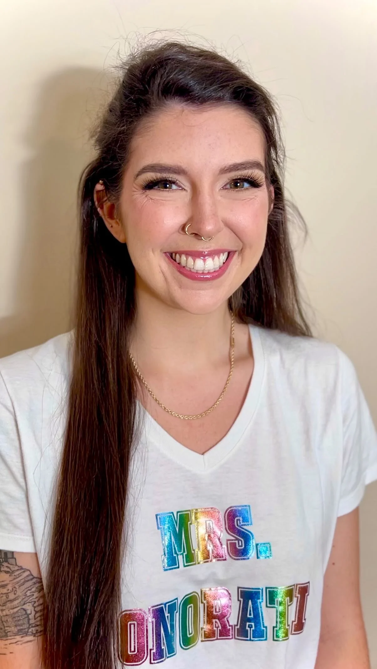 π¨ This might ruffle some feathers, but here’s the truth: the “perfect” bridal makeup look does NOT exist.
β¨ What DOES exist? Your perfect look — the one that makes you feel radiant, confident, and completely yourself on your