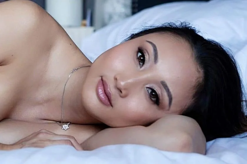 Agnia-Louminskaia-Cosmetics-maternity-makeup-closeup-photoshoot-toronto.jpg
