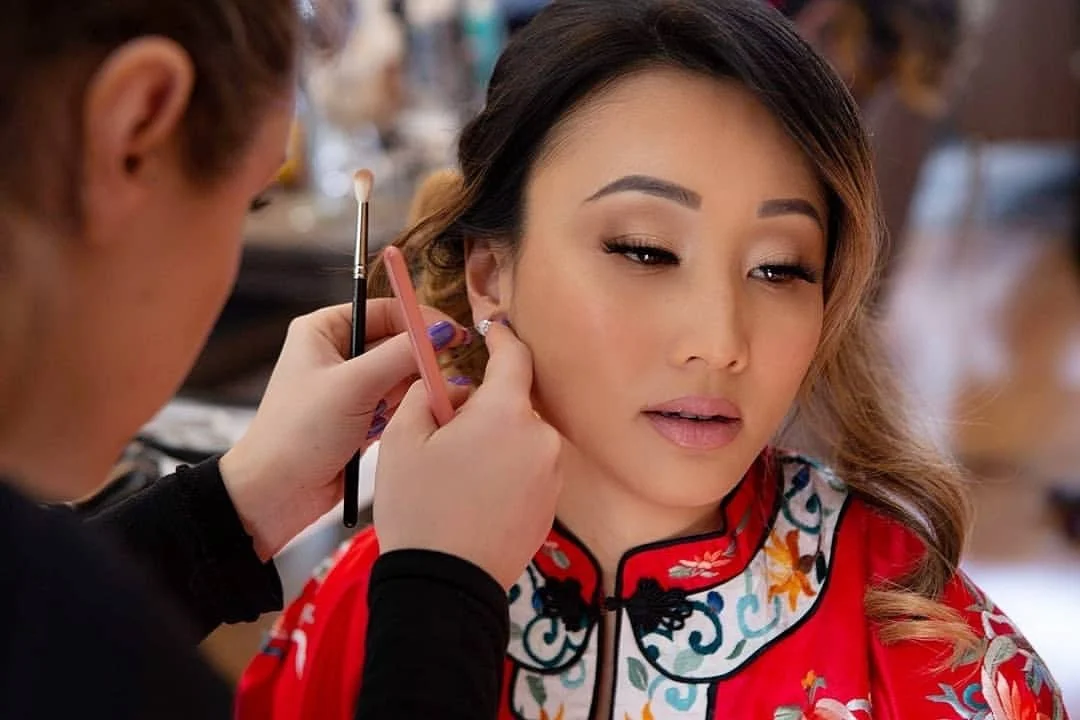 Client testimonial describing natural, lightweight makeup that enhances features