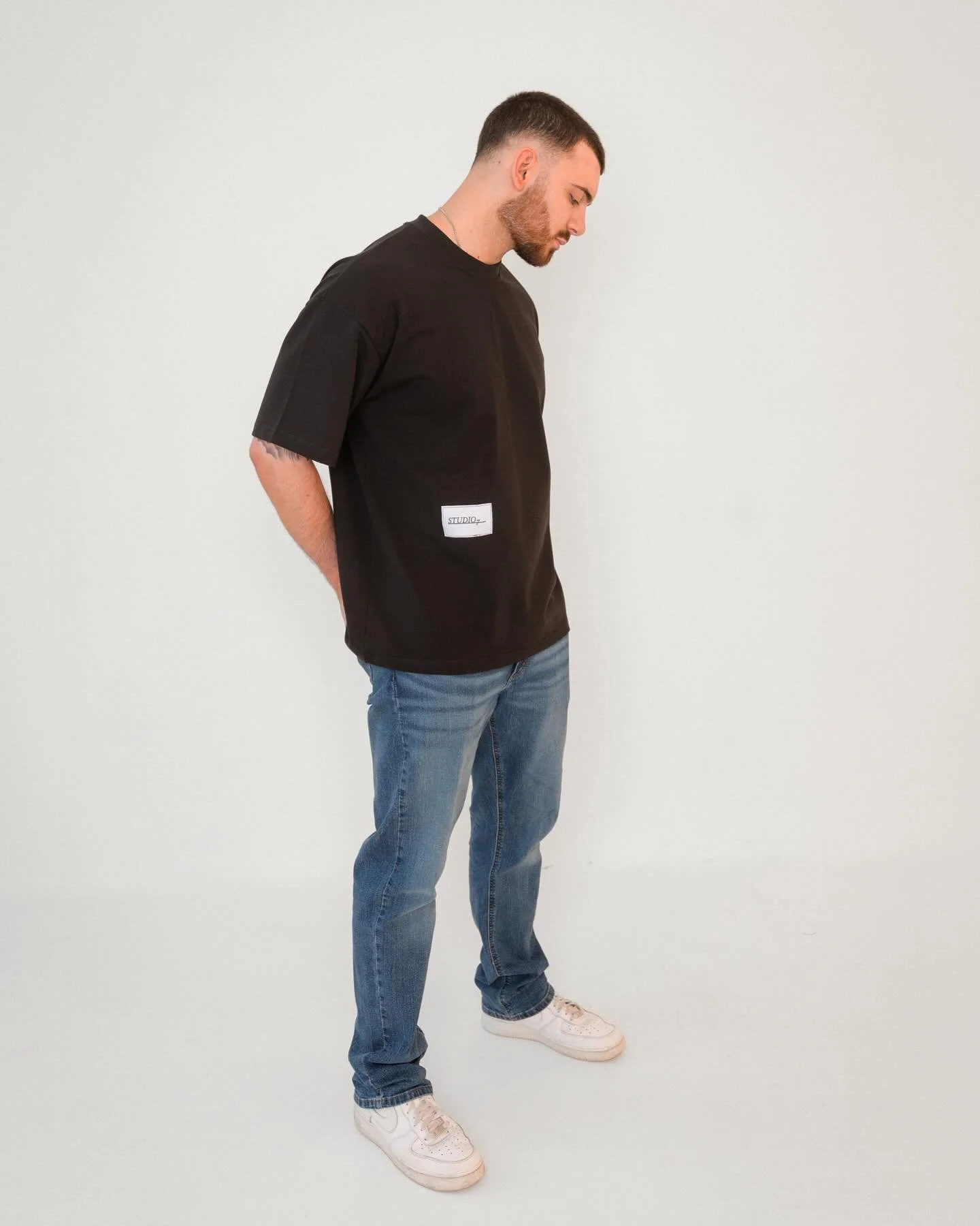 Oversized✔️Heavyweight✔️Simple✔️

Checkout the oversized crewneck tshirt. Link in bio🔗
&bull;
&bull;
&bull;
&bull;
&bull;
#fashion #style #streetstyle