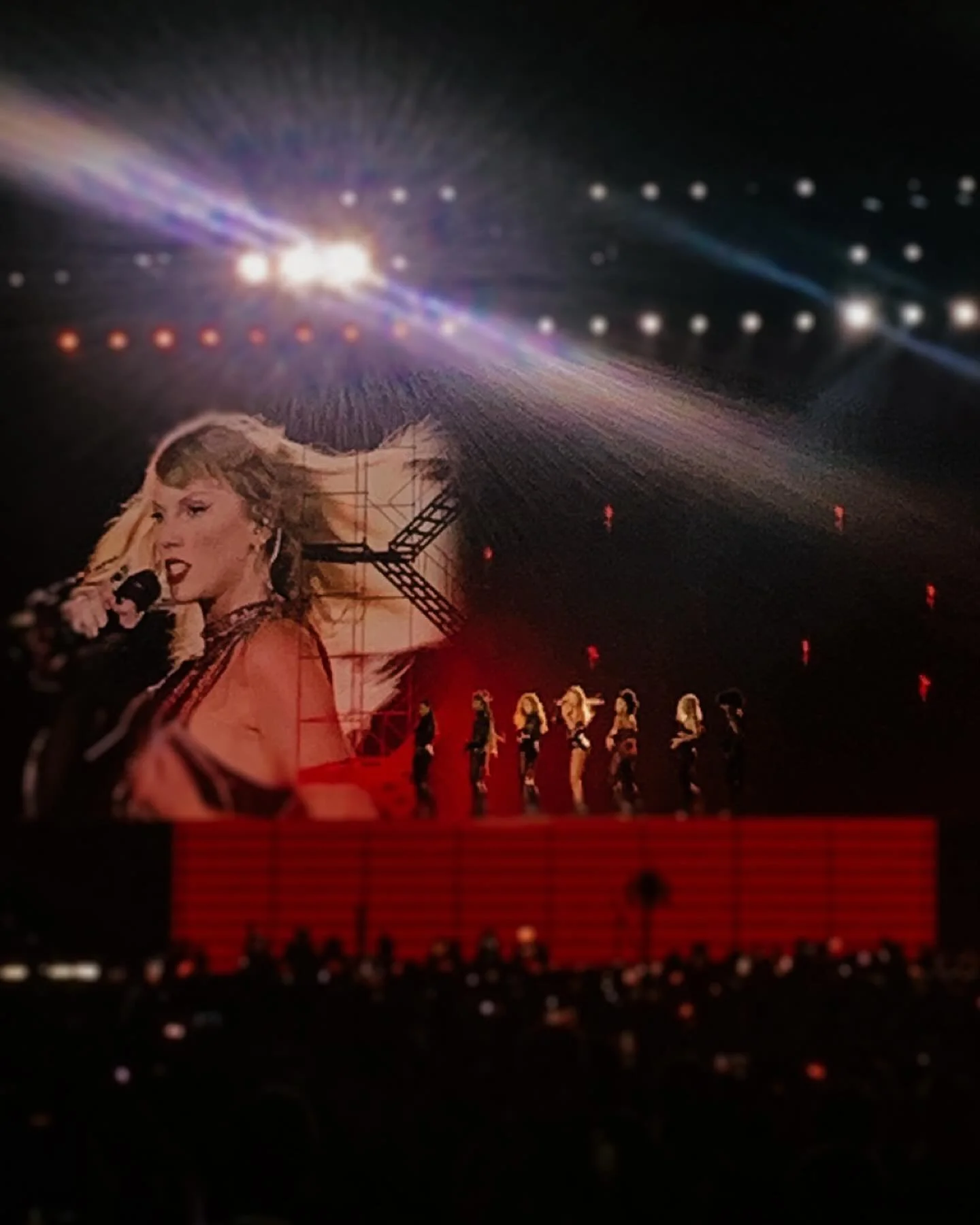 eu amo show. eu me sinto muito feliz e muito vivo ouvindo os artistas que eu amo e isso &eacute; &oacute;bvio pra quem me segue por aqui. mas esse show teve uma dose de felicidade extra. pela primeira vez eu me senti livre comigo mesmo para curtir um