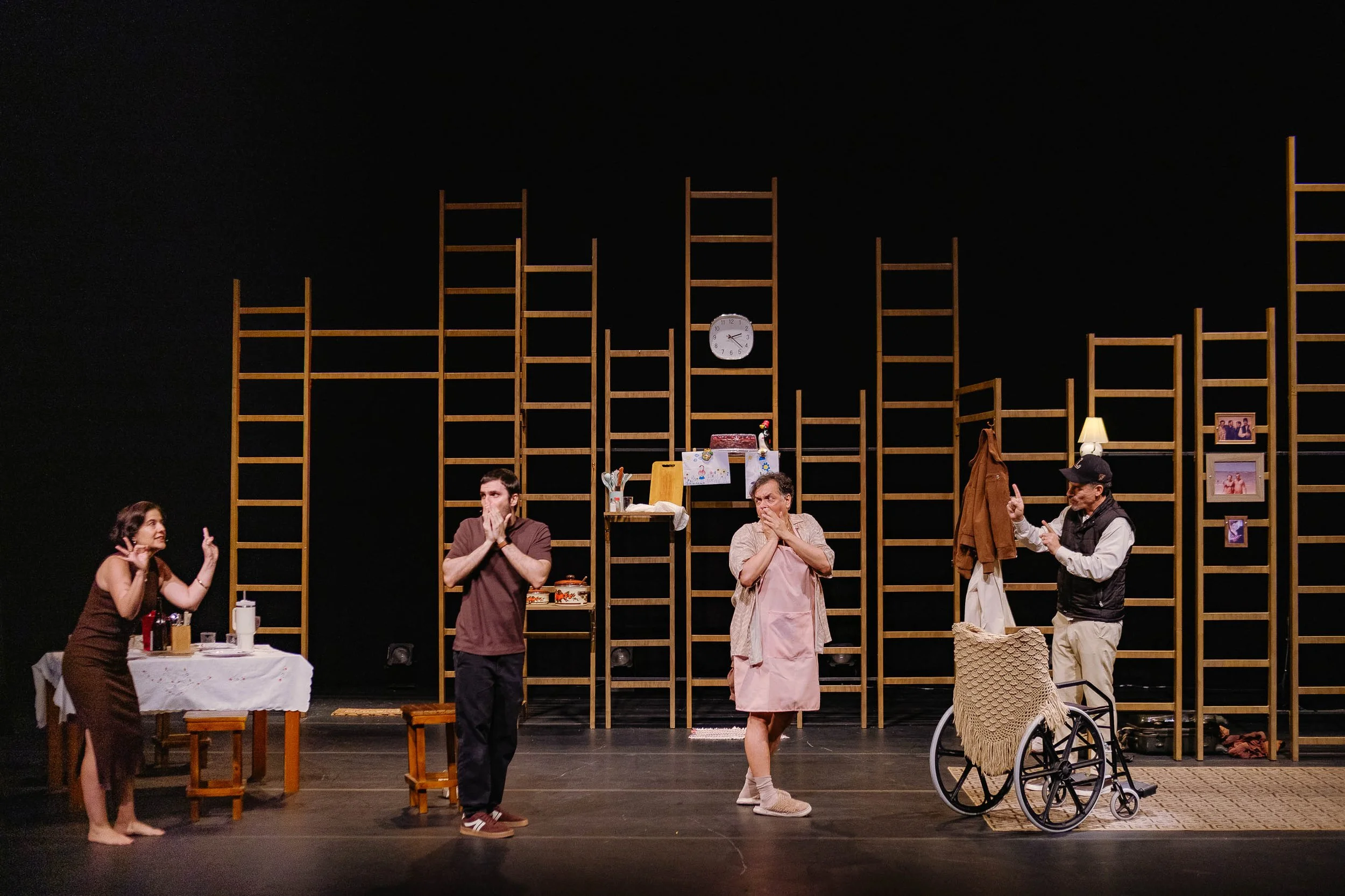 o-formigueiro-teatro-adolpho-bloch-201.jpg