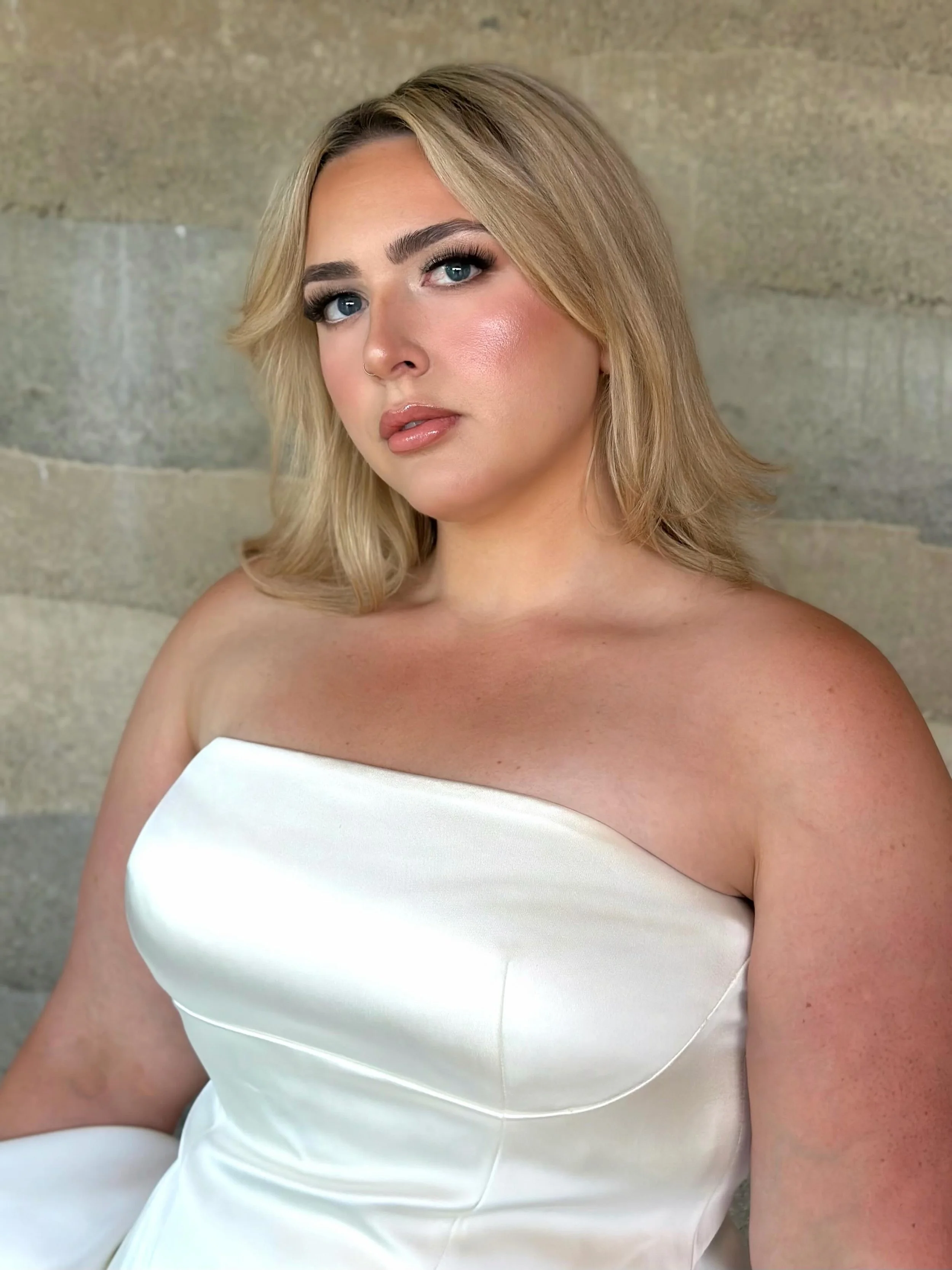 Glam details ✨

The products behind this radiant bridal-inspired look:

@makeupbymario Ethereal Eyes Palette ✨

@diorbeauty Backstage Glow Face Palette 001 Universal 🤍

@yslbeauty Make Me Blush in 42 Babydoll Pink 🌷

@patricktabeauty Major Glow Lip
