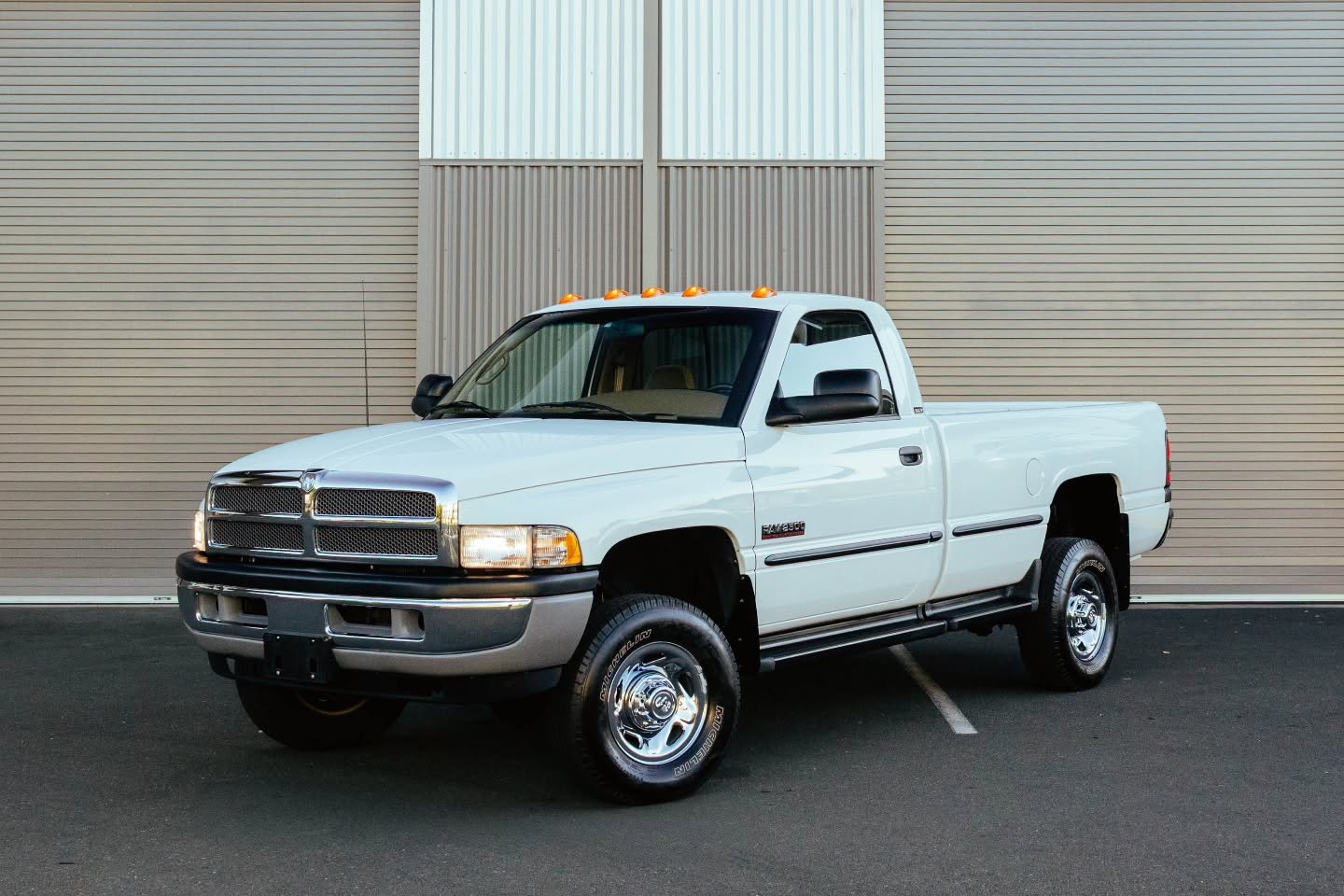 LIVE❗️ Born in 1999 this Ram never grew up with just 32k miles on the odometer! Your chance to own a new, old truck is now and at no reserve! Check it out through the link in our bio

#cars #4sale #auction #bringatrailer #arcticautowerks #carsofinsta