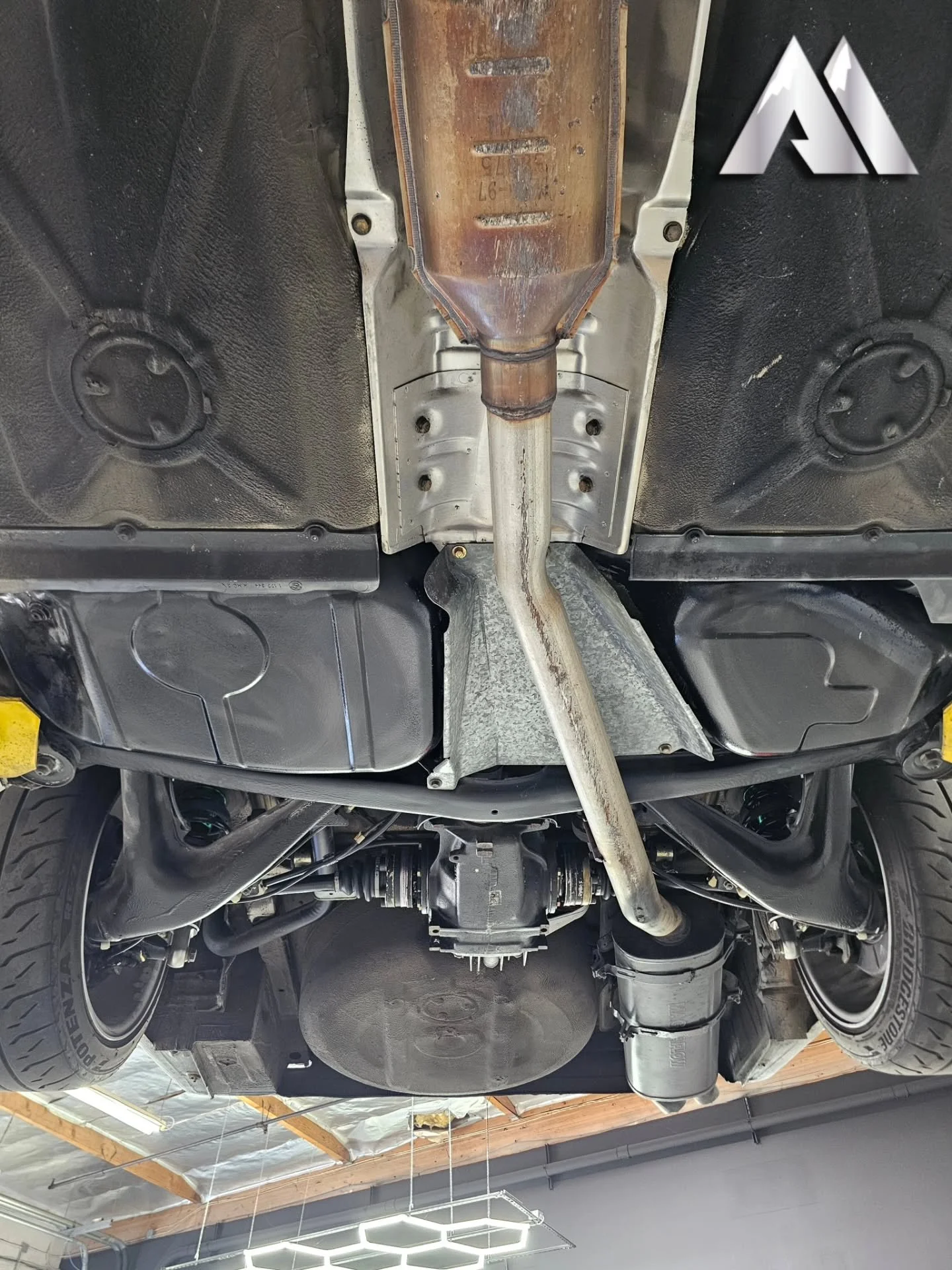 1988 BMW E30 in for dry ice blasting! Came out looking new! No more oil stains so now as an added bonus, you can see where future oil leaks are coming from! 

Contact us to have your car dry ice blasted today

Arctic AutoWerks 
Santa Rosa Ca

#dryice