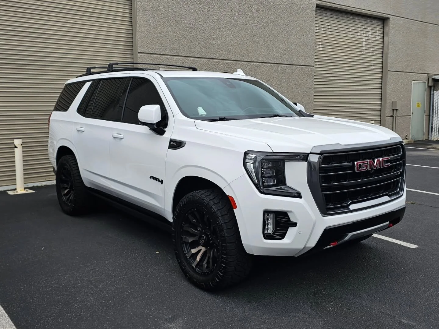 Ceramic Coating complete for this sweet Yukon!

#detailing #ceramicoating #yukon #arcticautowerks
