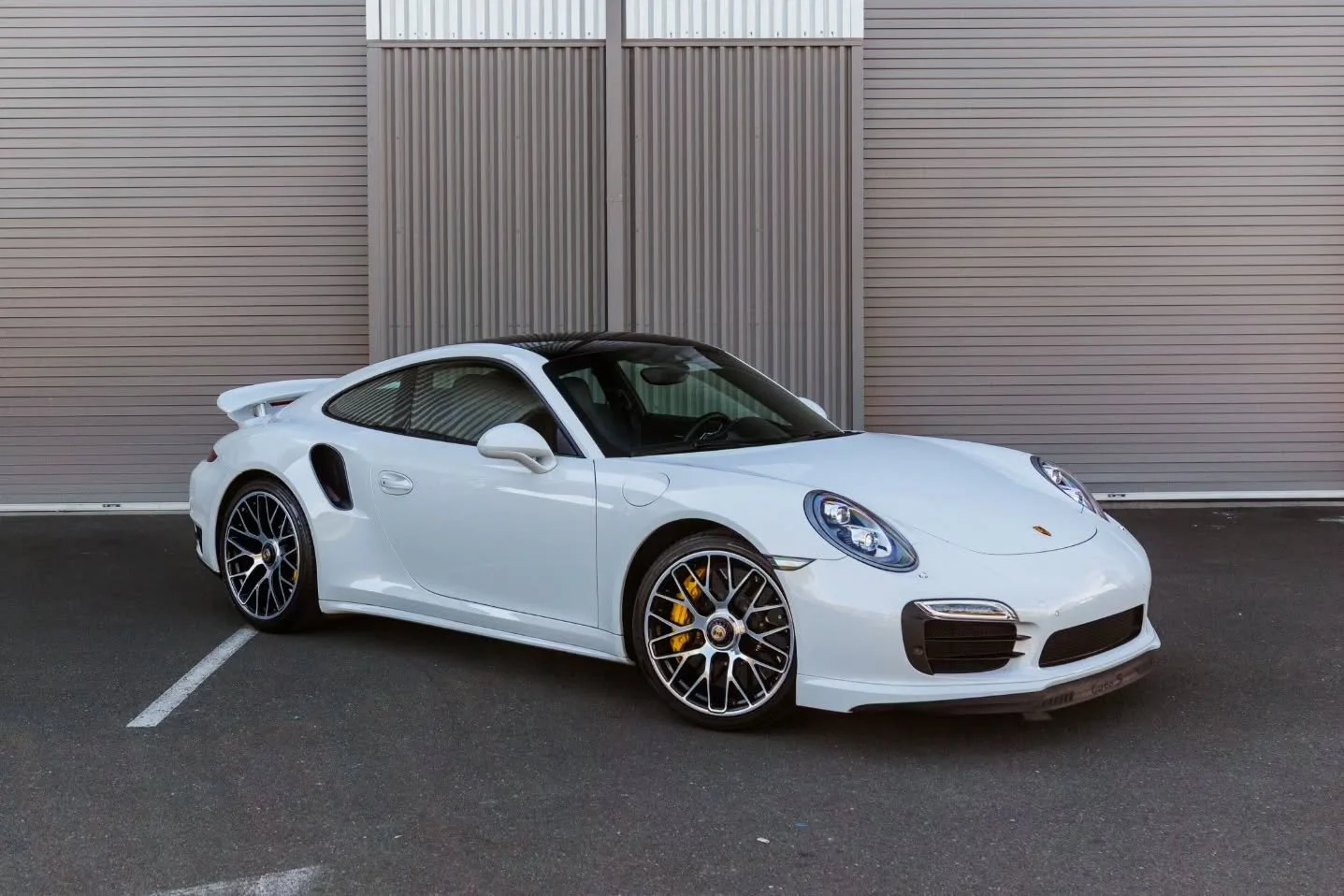 Live❗️Now available through us on @bringatrailer is arguably the all around best Porsche ever made... the Turbo S. This 2015 example only has 14k miles and is ready for a new home! Link in bio to auction

#porsche #TurboS #bringatrailer #articautower
