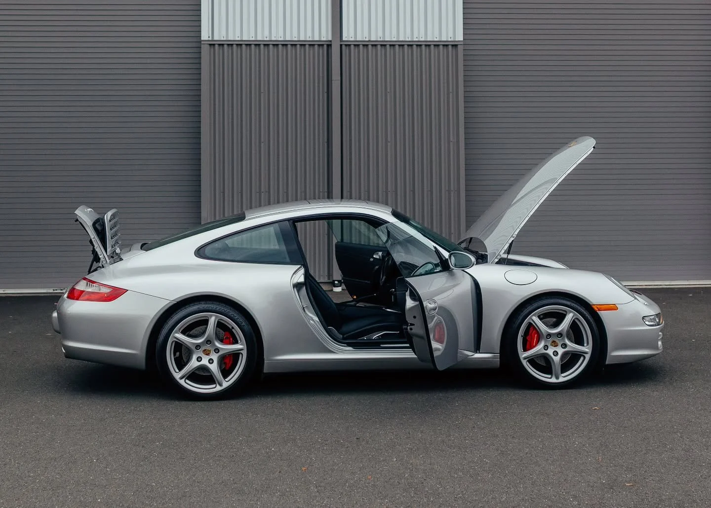 LIVE❗️ 2006 Porsche 911 CS 6 Speed Manual now live on @bringatrailer through us! This car is HOT and ready for a new home!

#bringatrailer #arcticautowerks #porsche911