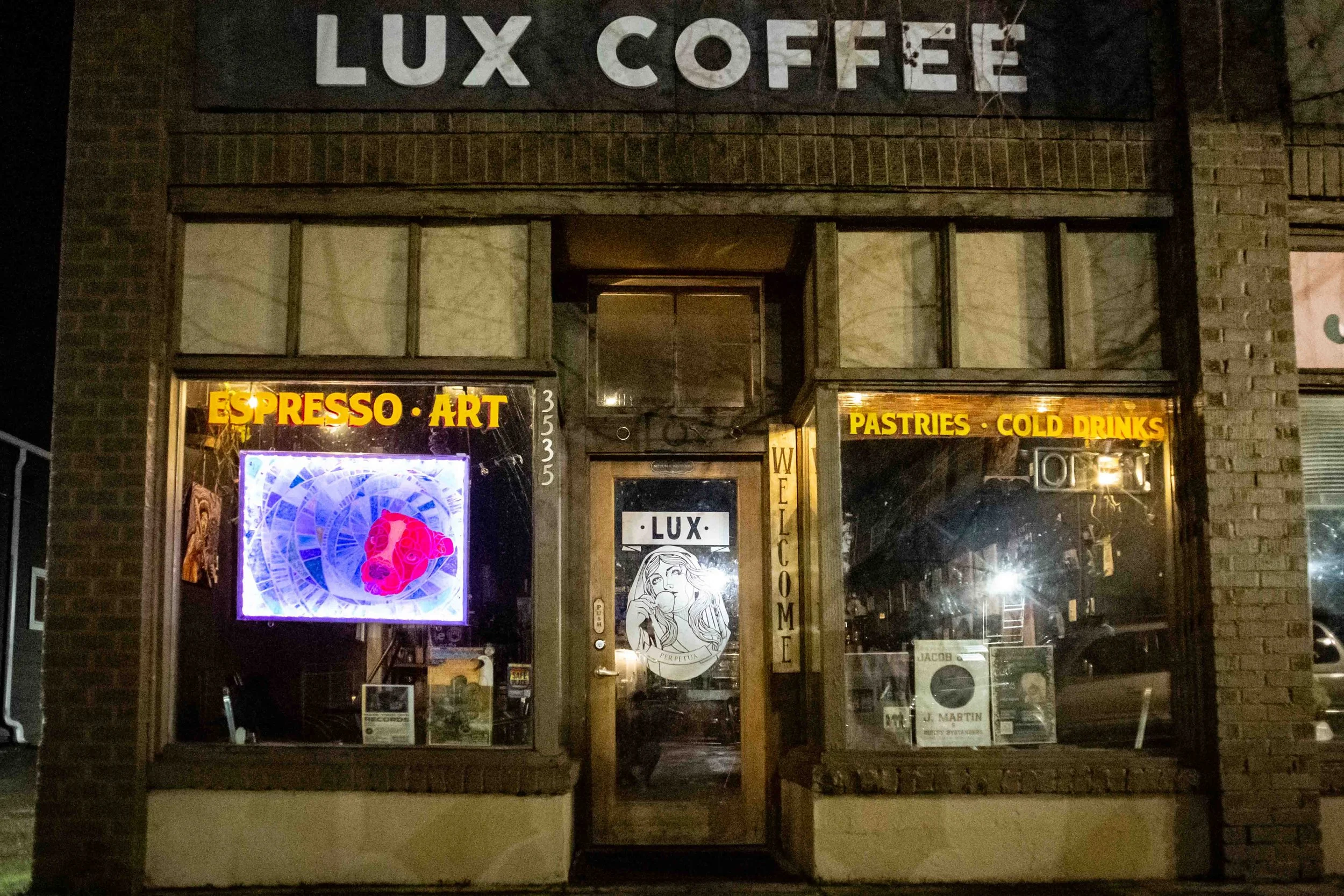 lux coffee art1.jpg