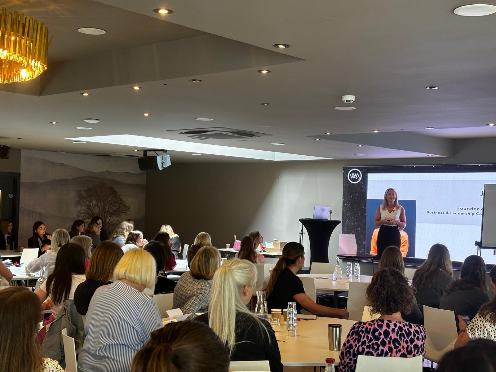 jess wiggins women tables screen light