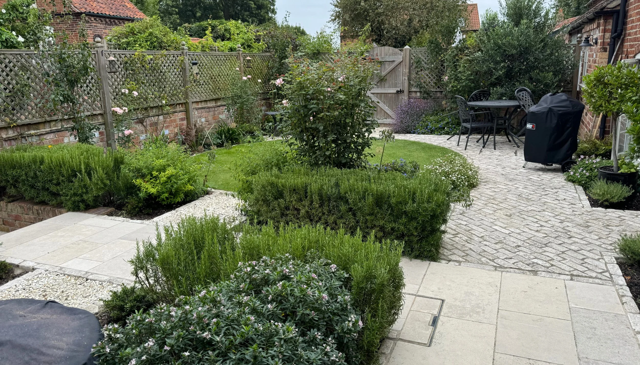 Flintham - Courtyard Garden