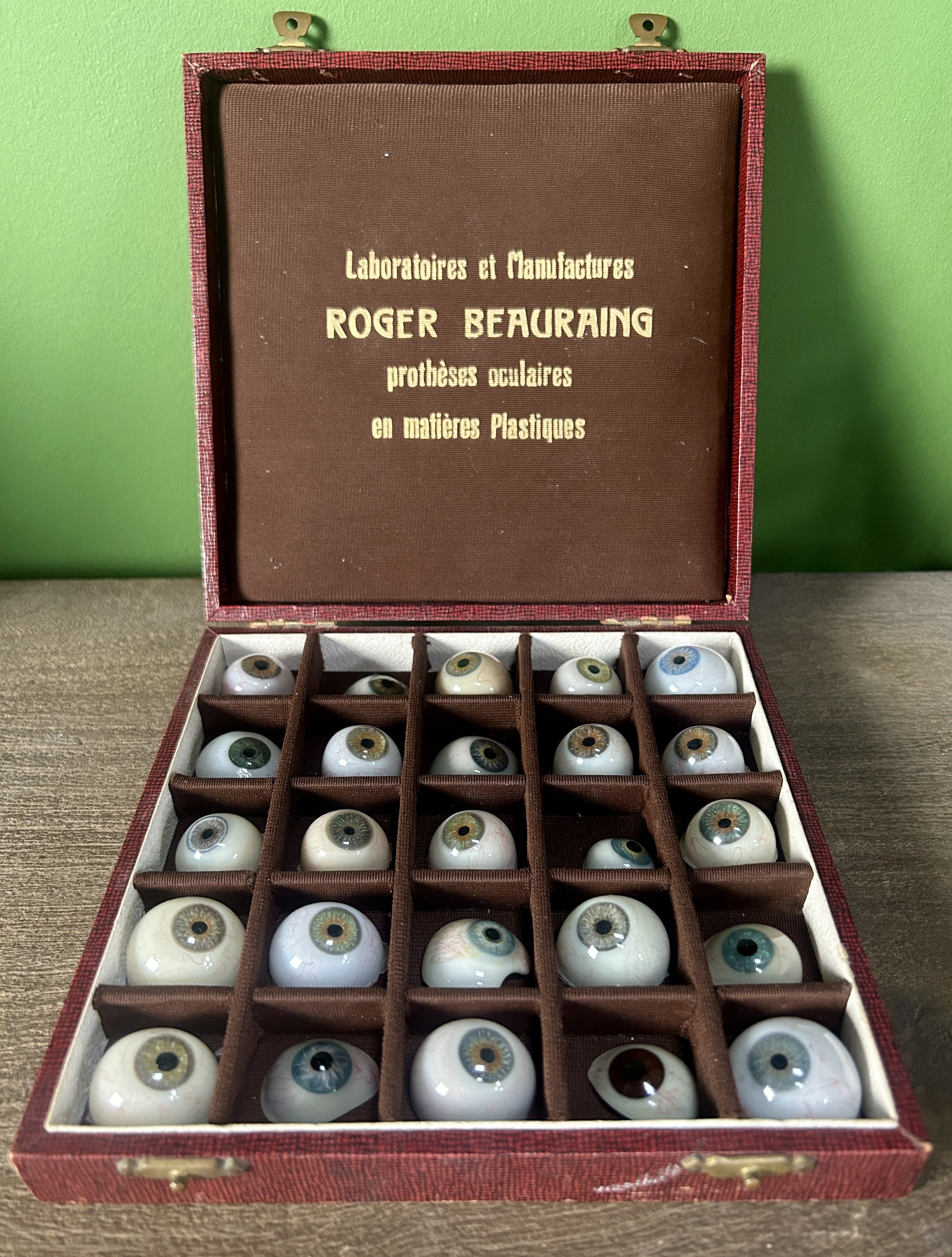 Vintage French Box Set of 25 Prosthetic Eyes by Roger Beauraing C. 1920 - 1949