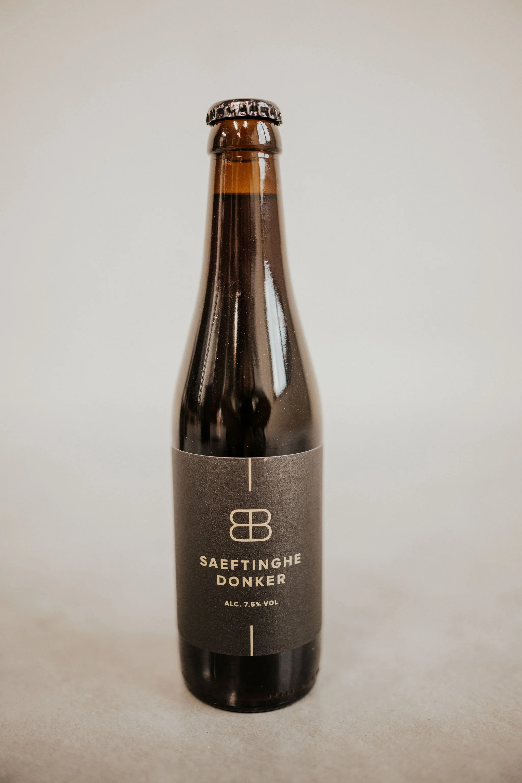 Zeeuws ier Saeftinghe Donker 7.5% donker bier met een lichte bittersmaak van bierbrouwerij Den Emma Zeeland
