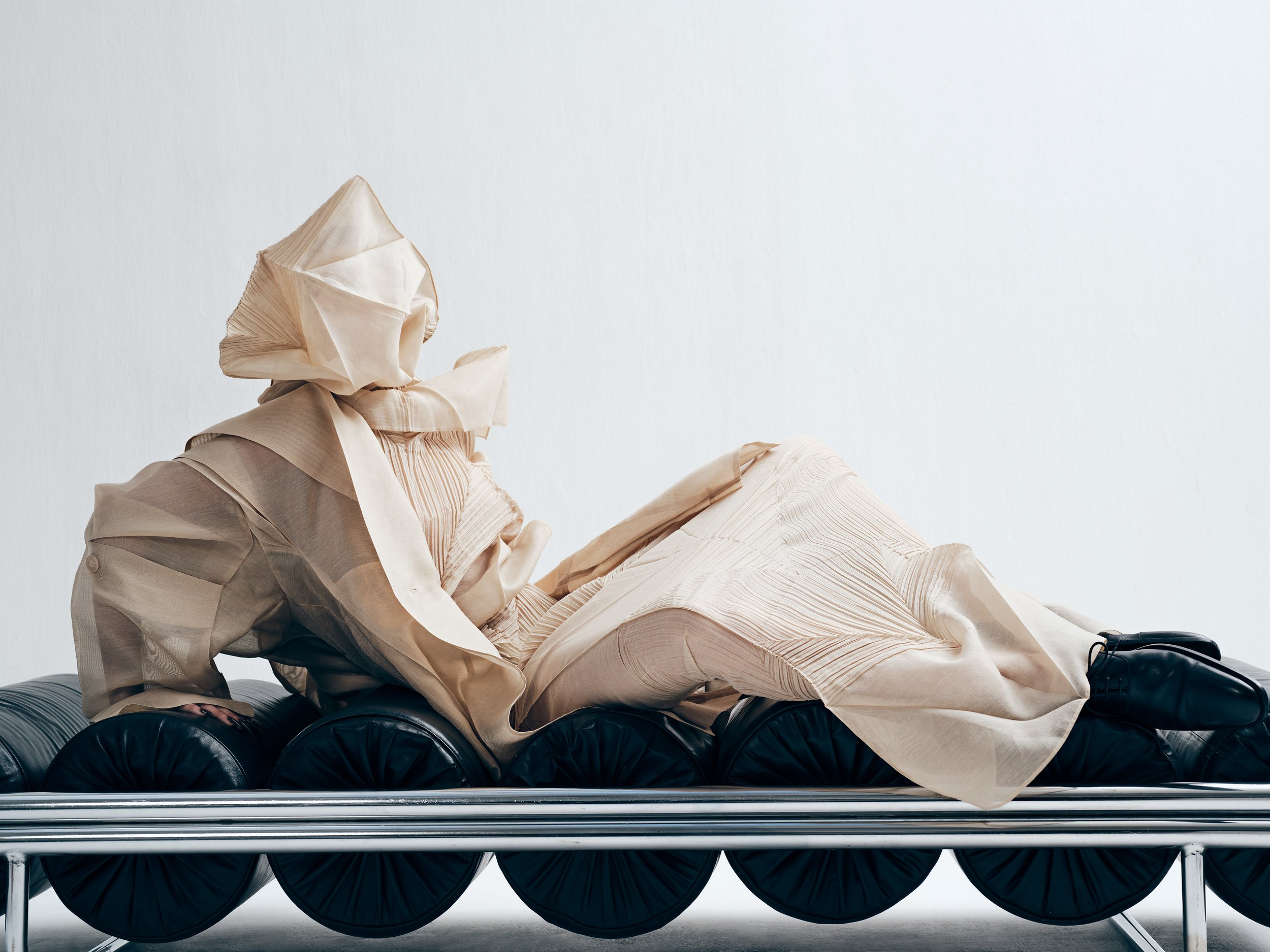 F MAGAZINE . STYLE BELÉN CASADEVALL . FIRST ASSISTANT