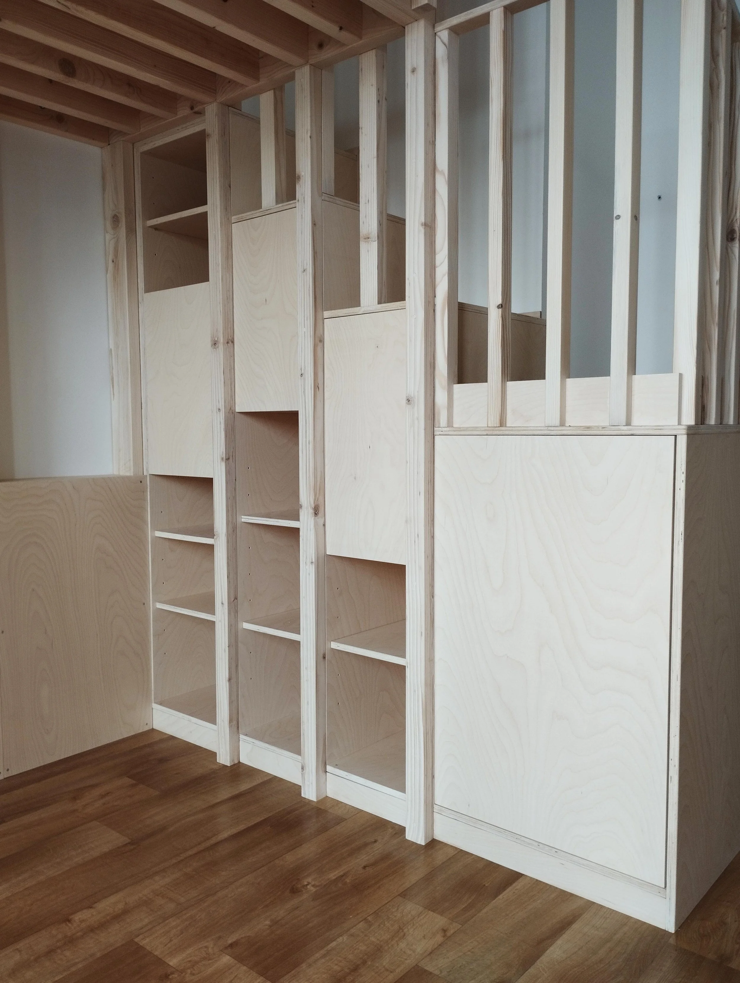 mezzanine-vue-face-rangement-sous-escalier-2.jpg