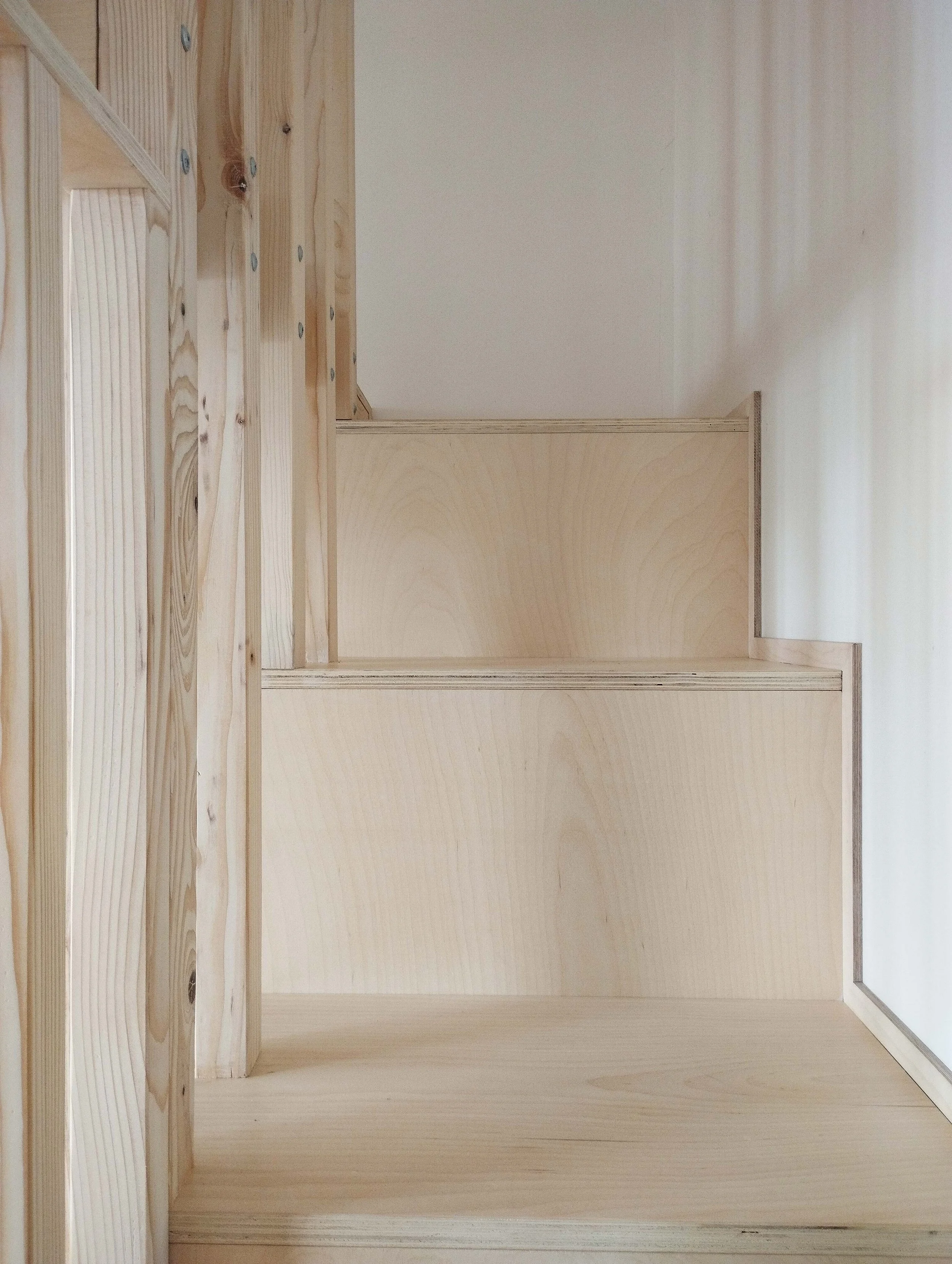 mezzanine-detail-escalier-marches.jpg