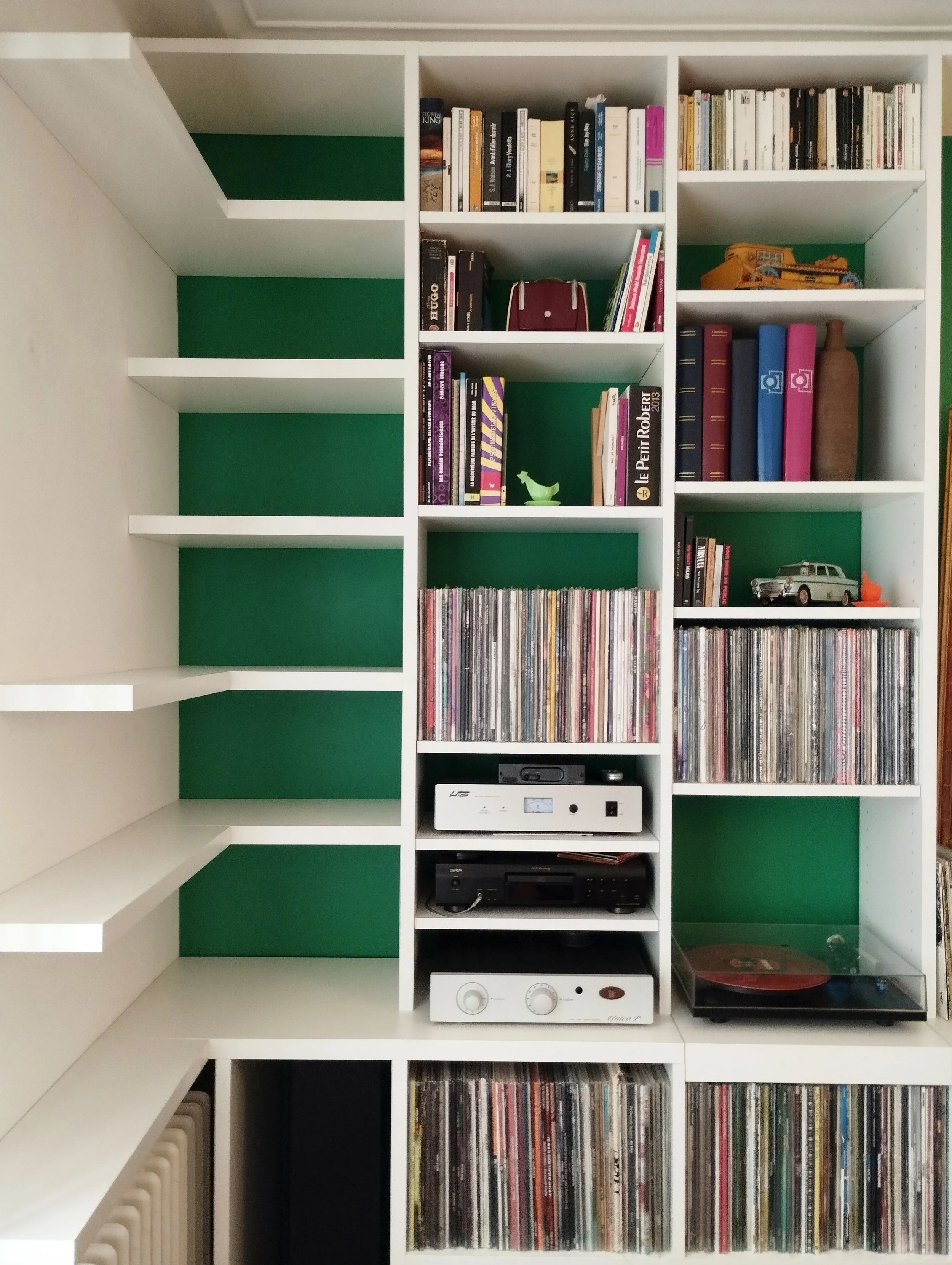 bibliotheque-vinylotheque-vue-etageres-flottantes.jpg