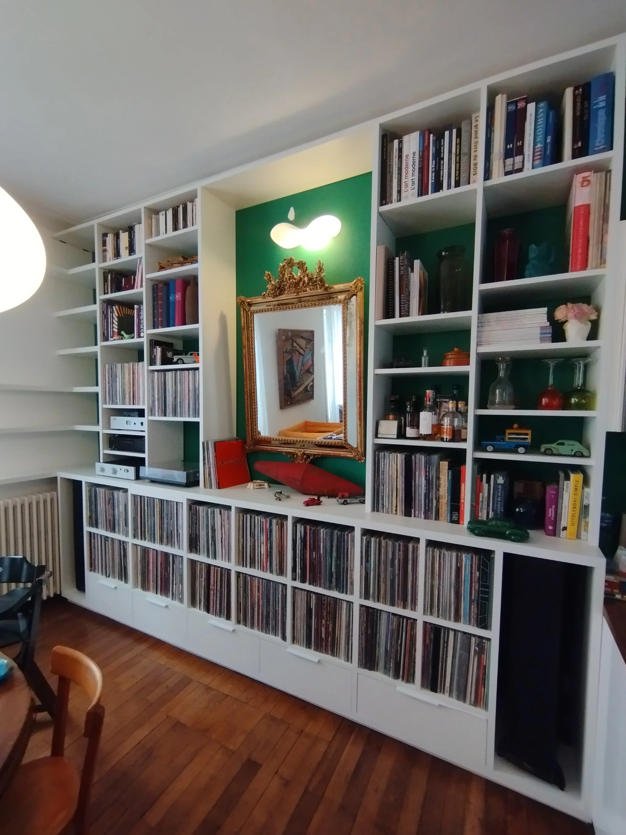 bibliotheque-vinylotheque-vue-cote.jpg