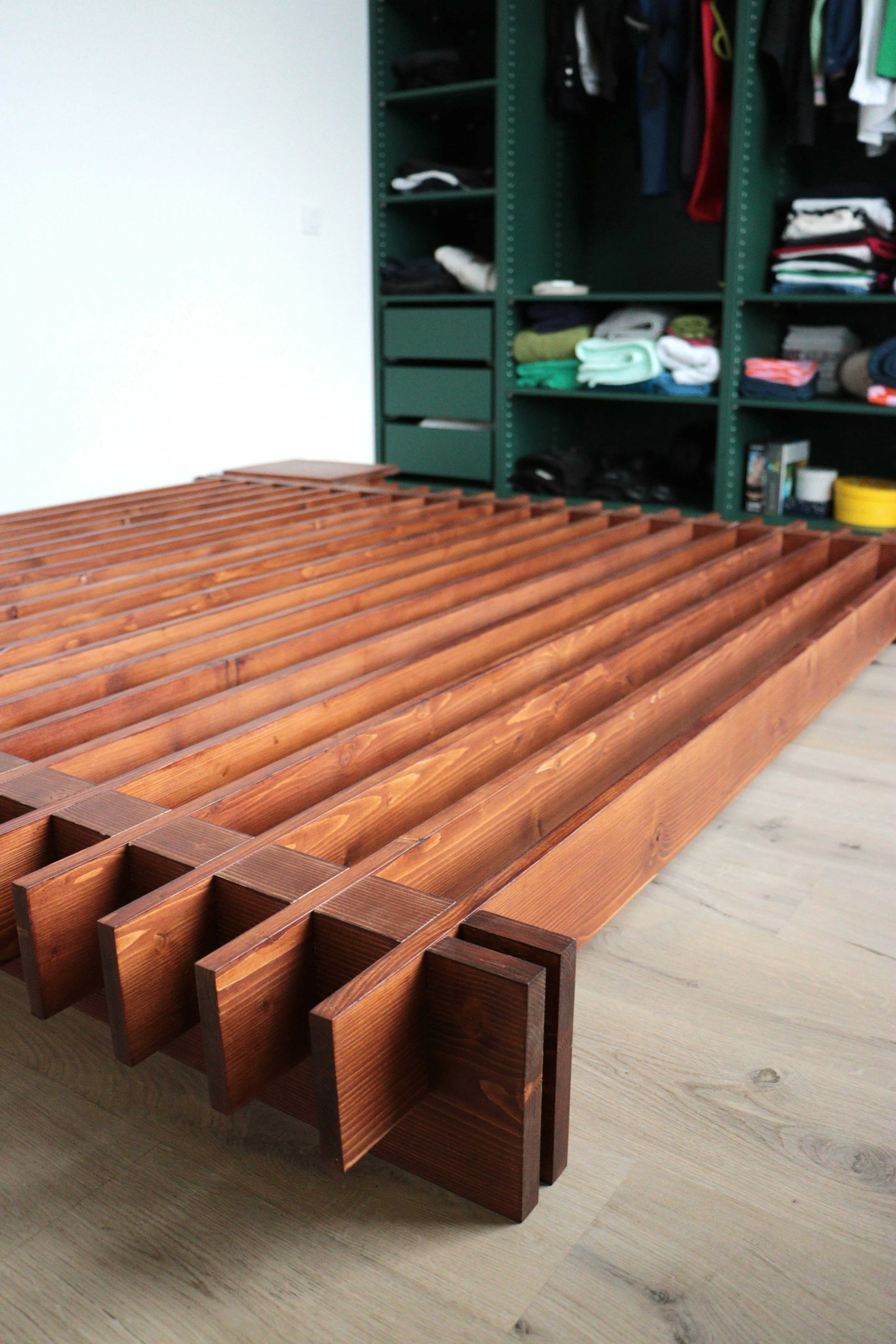 sommier-monte-vue-dressing.jpg
