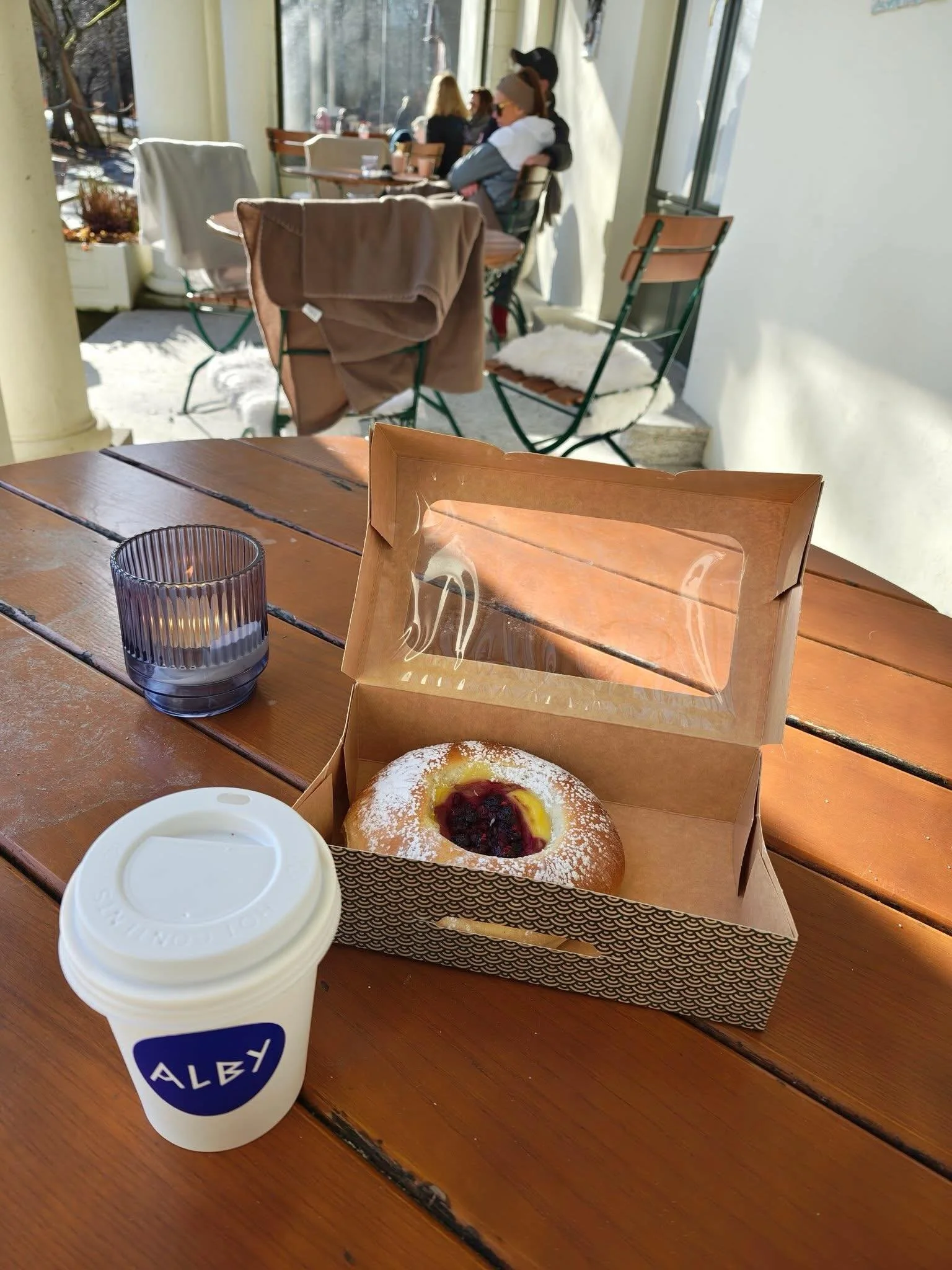 🌸 V&aring;rf&oslash;lelse 🌸

Sol i ansiktet, kaffe i koppen og noe godt &aring; bite i &ndash; akkurat s&aring;nn vi liker det.

#mossavis #elskermoss #stoltmossing #mossisentrum
