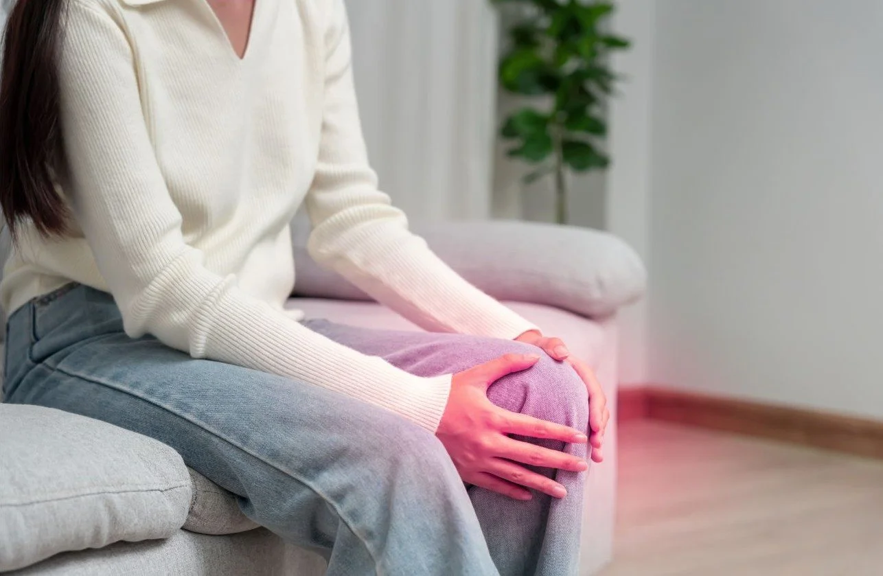 knee pain woman bristol squatting down running playing tennis