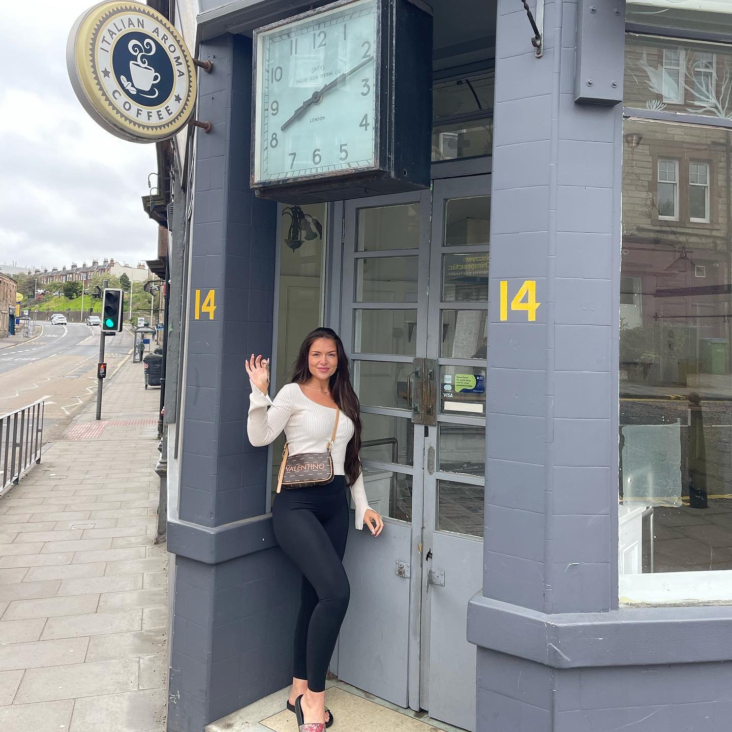 🔑 Eeek so happy, so excited ✨ By Ellen Beauty Salon coming soon ❤️