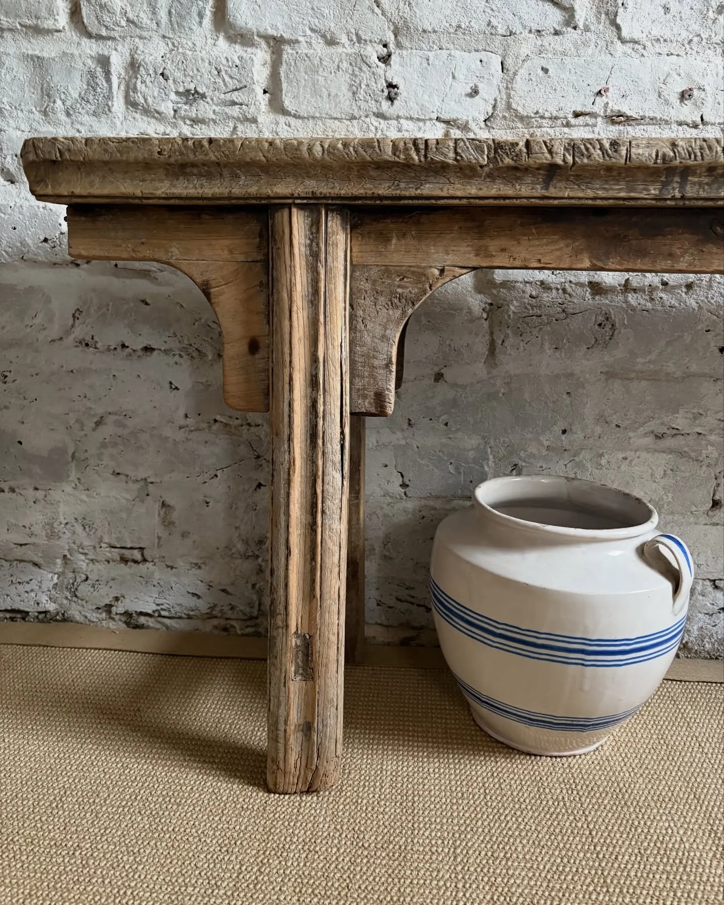 A fabulously imperfect bench, created from solid elm timbers with age and individuality throughout its gnarled grain. The epitome of simple and effortless modern rustic living with texture and character at every angle. Great in any room as a feature 